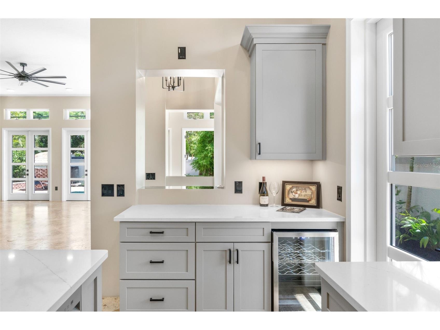 324 Siesta Drive Sarasota FL 34242 A4692790 image16