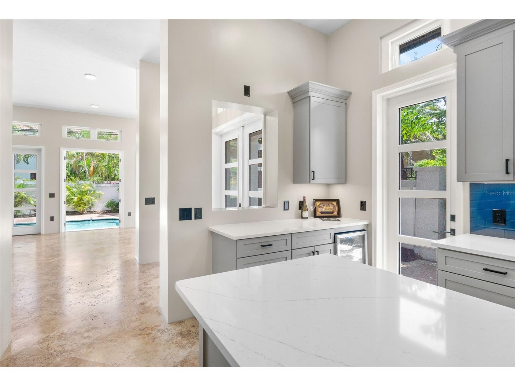 324 Siesta Drive Sarasota FL 34242 A4692790 image17