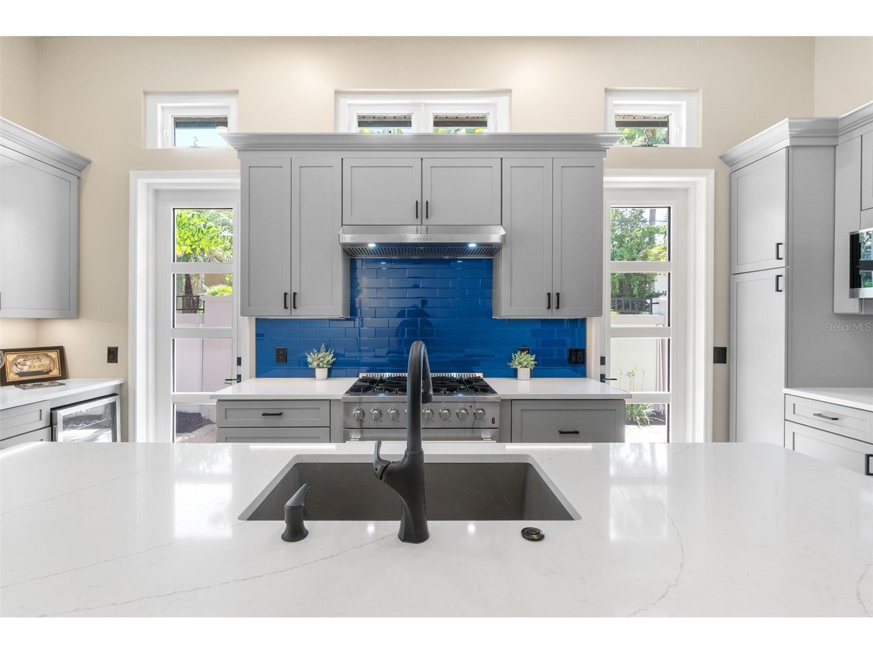 324 Siesta Drive Sarasota FL 34242 A4692790 image18