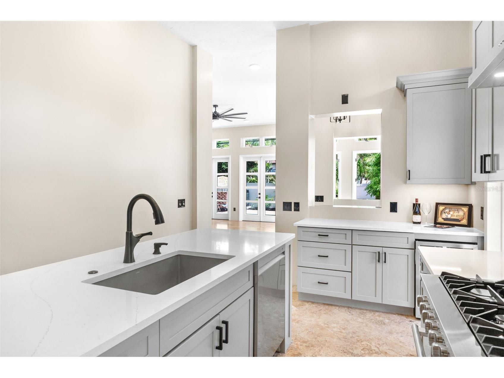 324 Siesta Drive Sarasota FL 34242 A4692790 image20