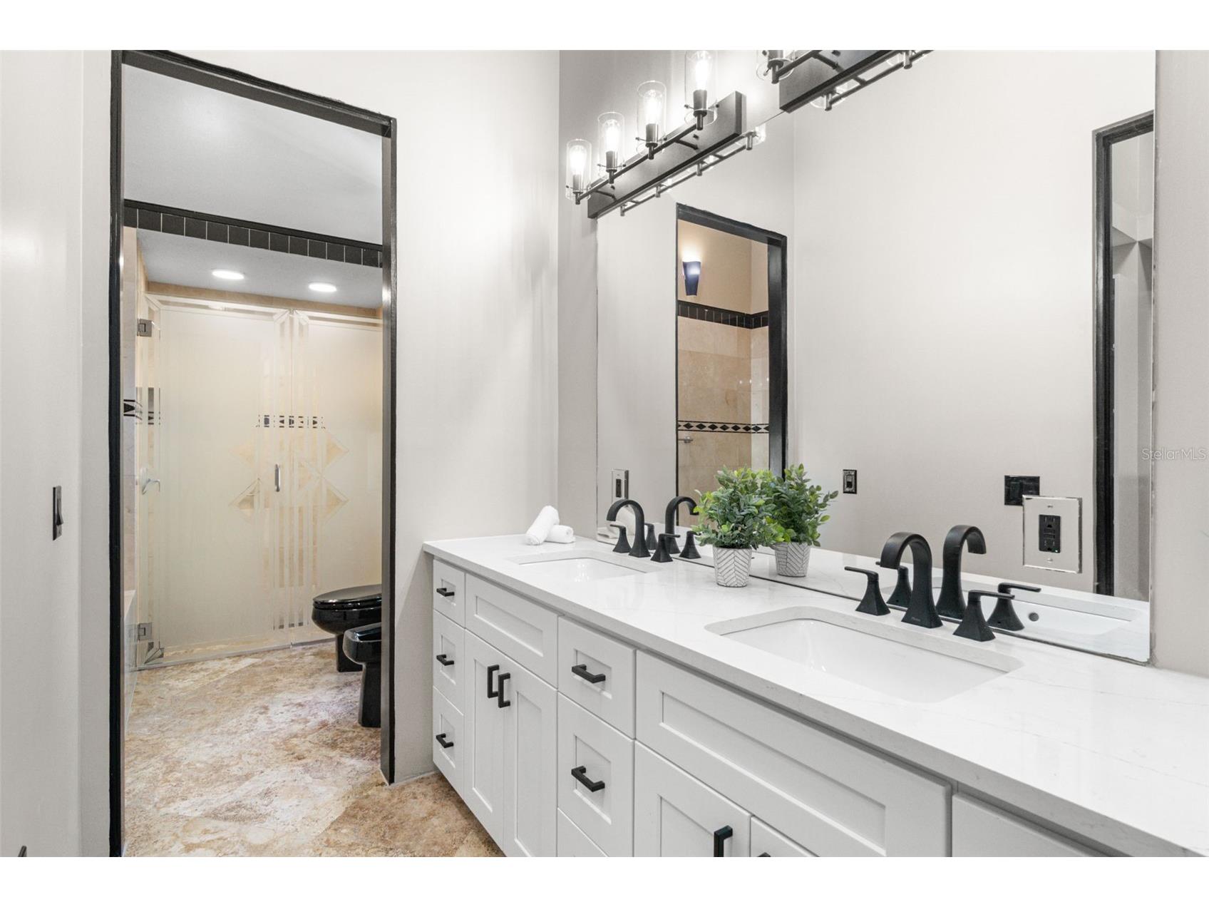 324 Siesta Drive Sarasota FL 34242 A4692790 image27