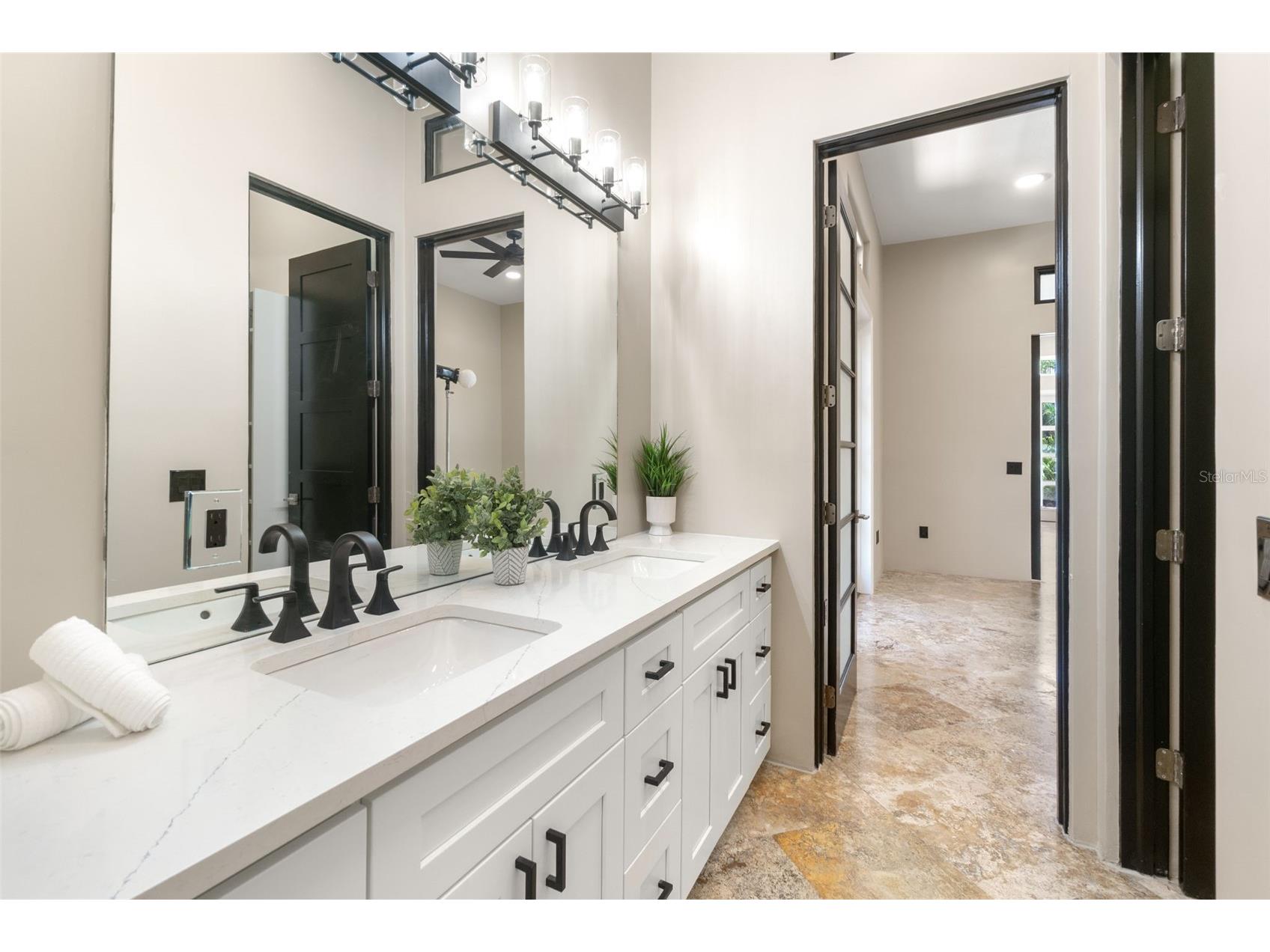 324 Siesta Drive Sarasota FL 34242 A4692790 image30