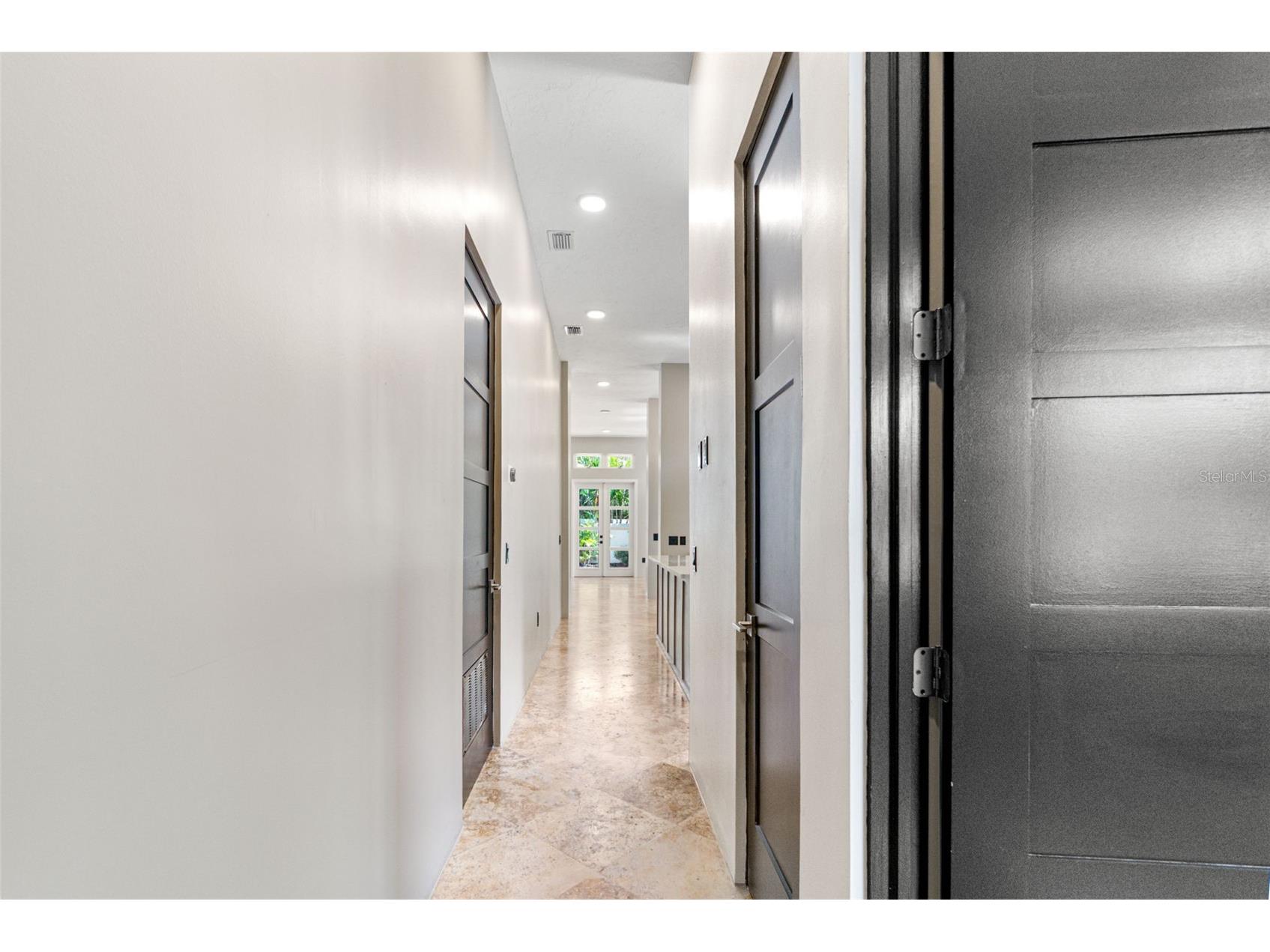 324 Siesta Drive Sarasota FL 34242 A4692790 image31