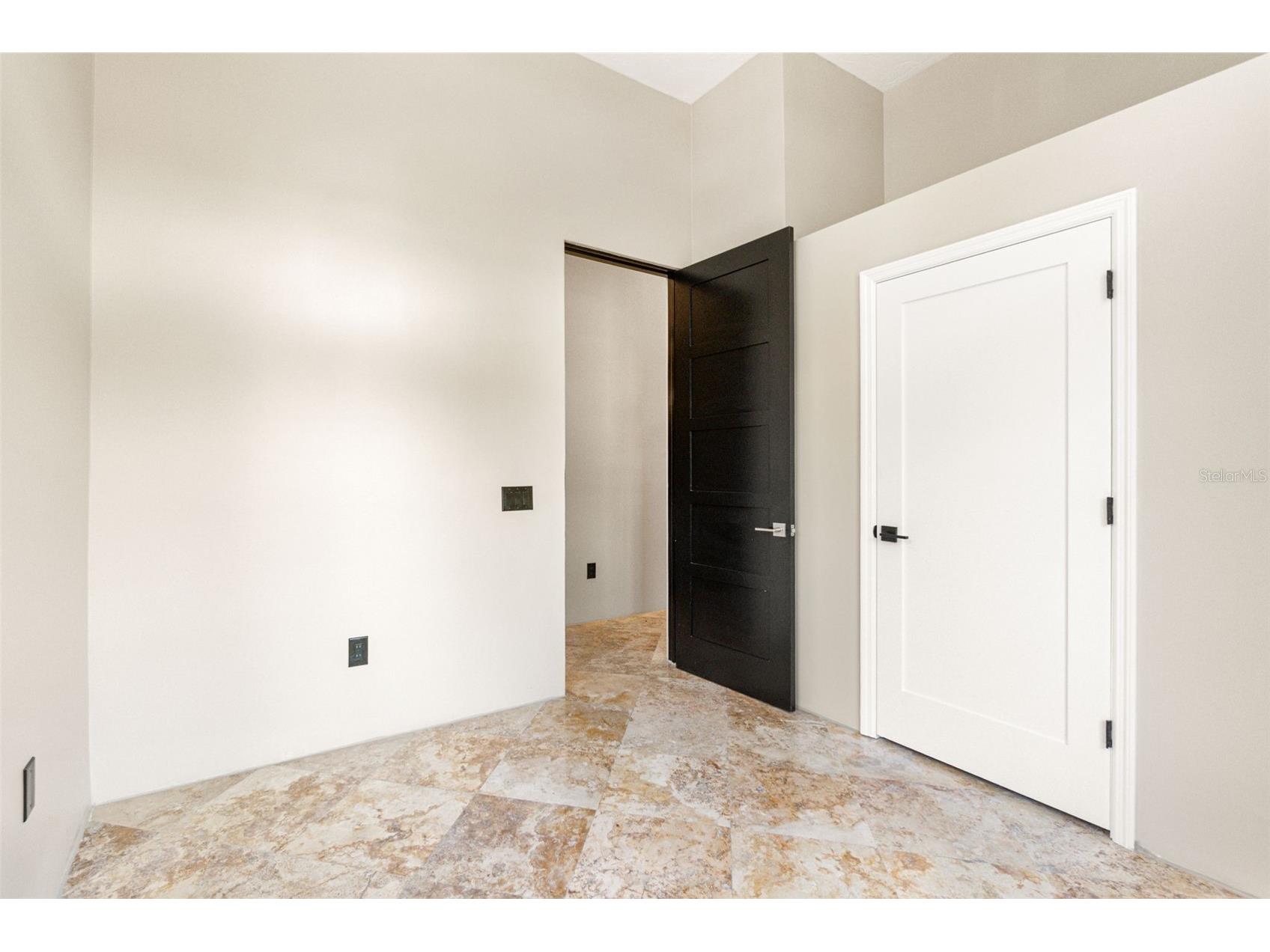 324 Siesta Drive Sarasota FL 34242 A4692790 image32