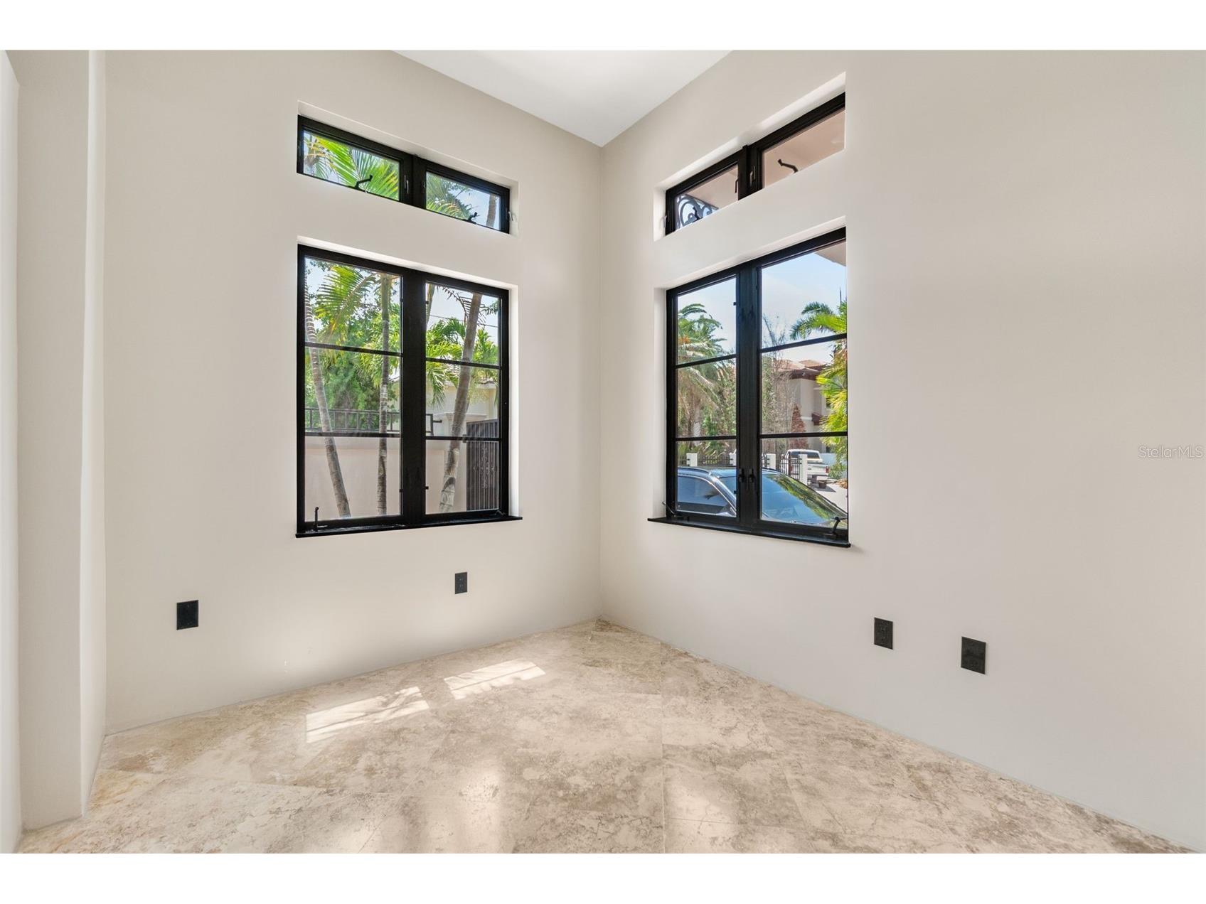 324 Siesta Drive Sarasota FL 34242 A4692790 image33