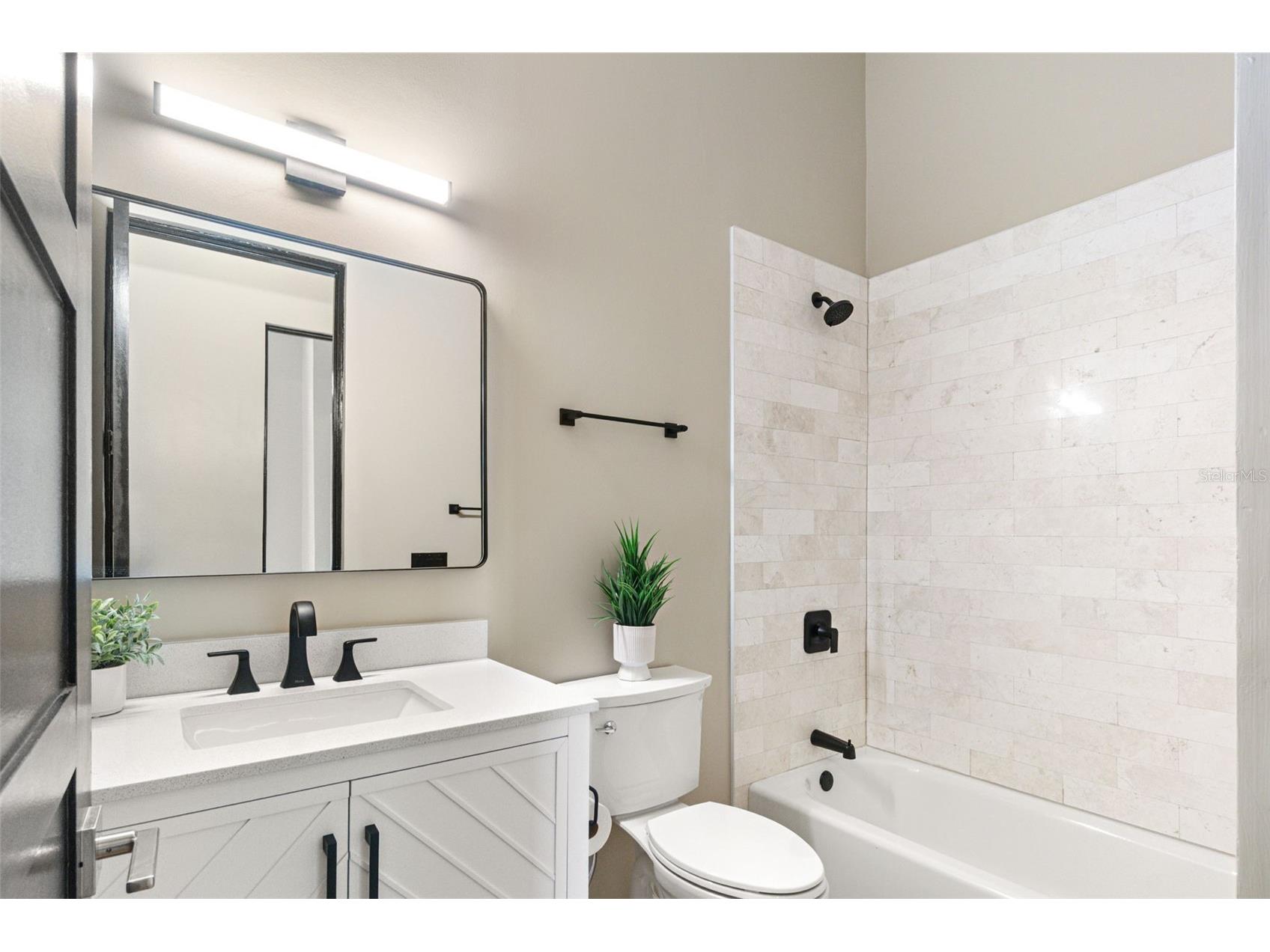 324 Siesta Drive Sarasota FL 34242 A4692790 image34