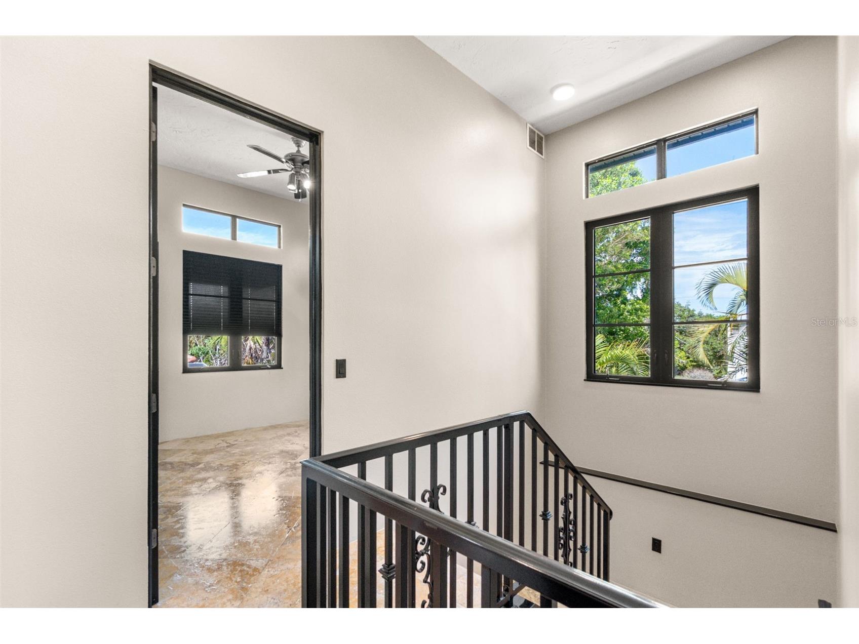 324 Siesta Drive Sarasota FL 34242 A4692790 image36