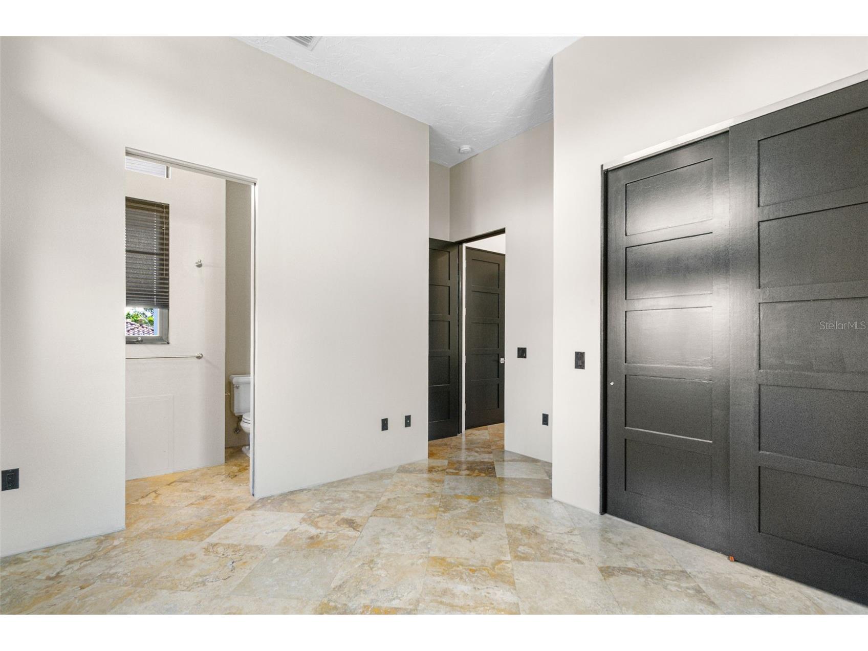 324 Siesta Drive Sarasota FL 34242 A4692790 image37