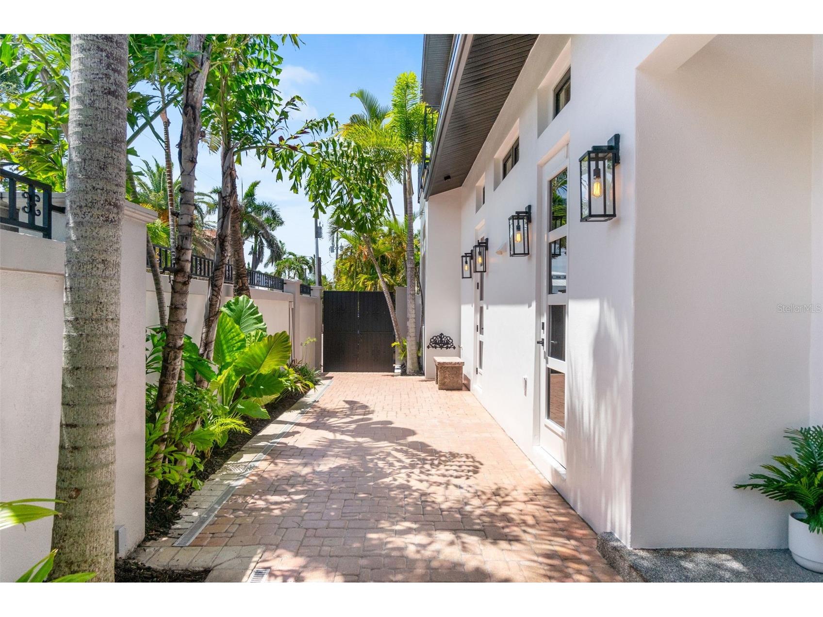 324 Siesta Drive Sarasota FL 34242 A4692790 image4