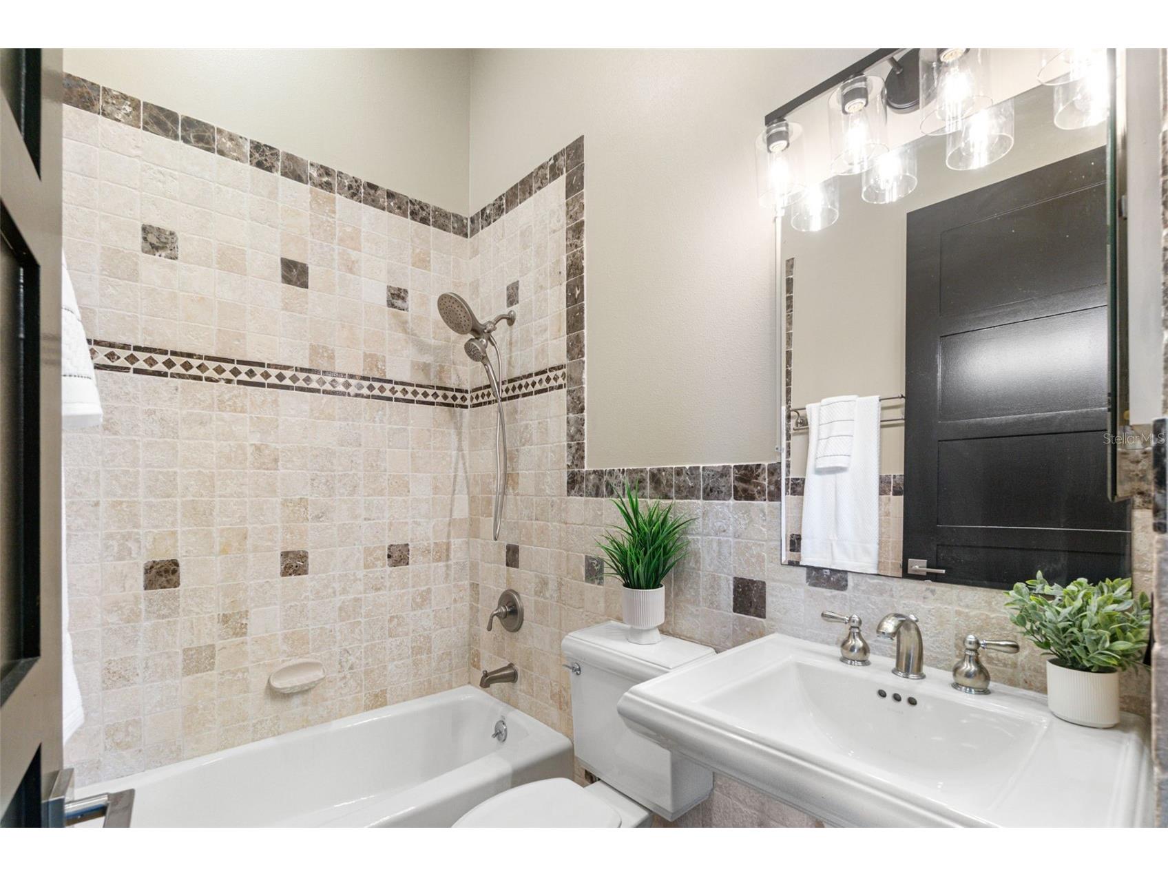 324 Siesta Drive Sarasota FL 34242 A4692790 image41