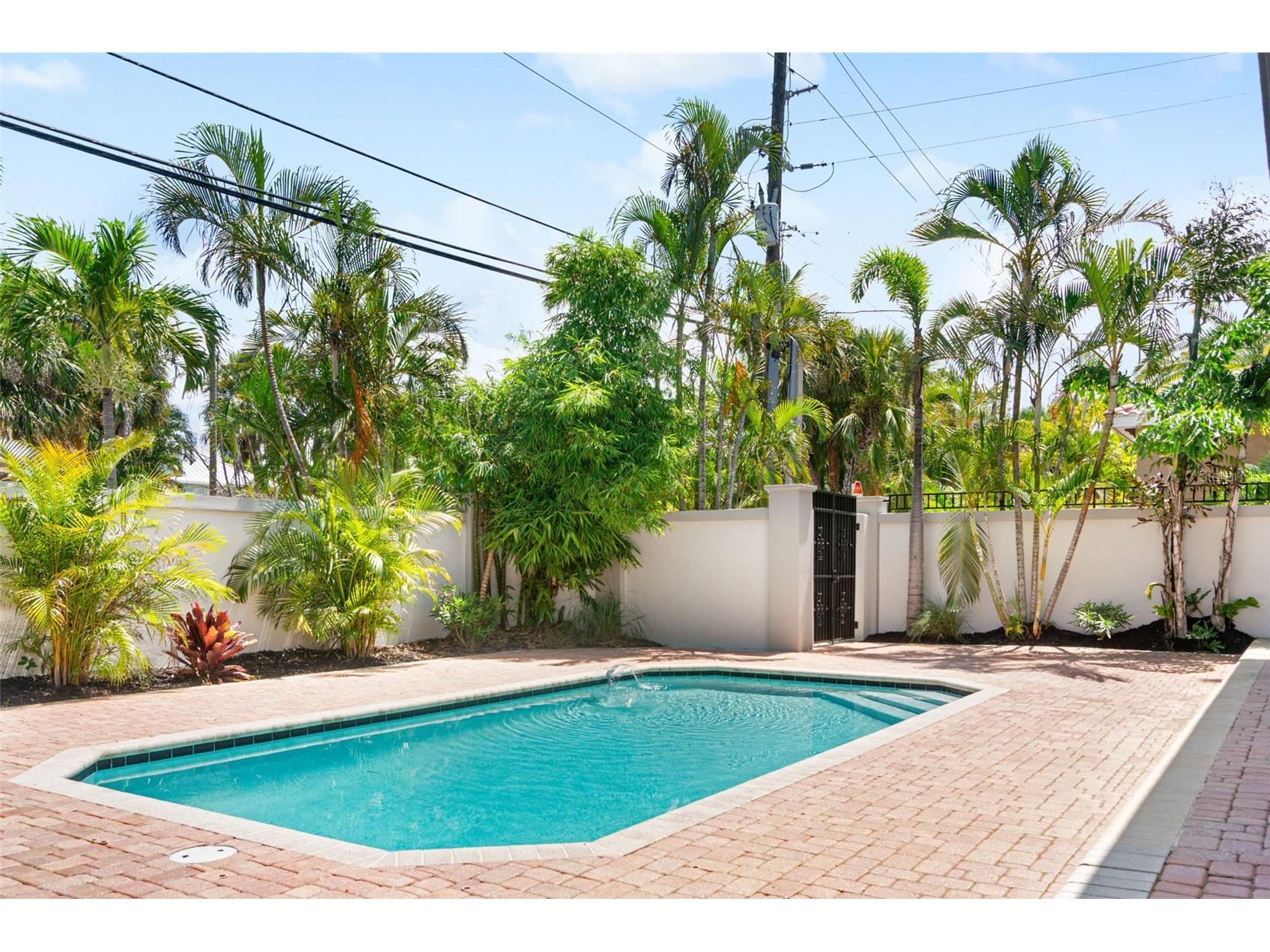 324 Siesta Drive Sarasota FL 34242 A4692790 image44