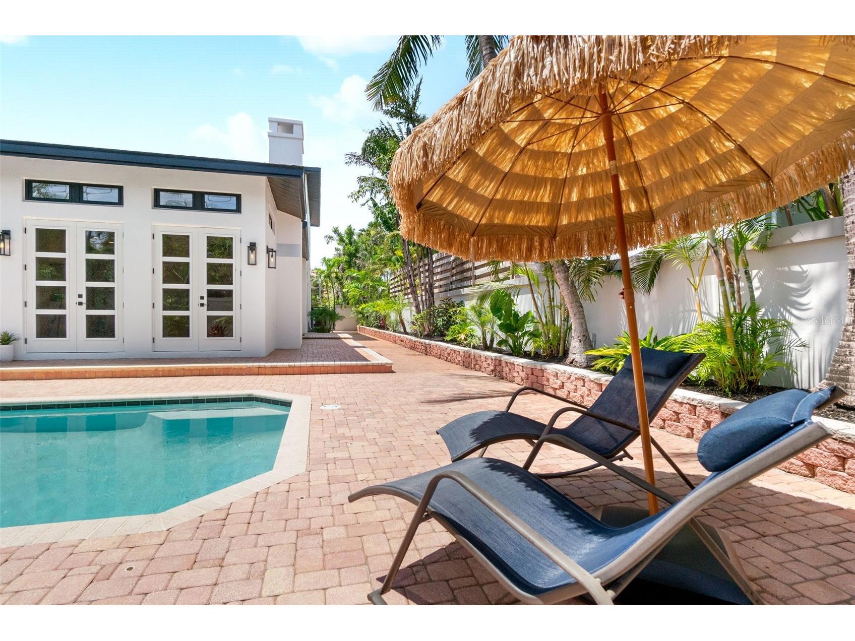 324 Siesta Drive Sarasota FL 34242 A4692790 image46
