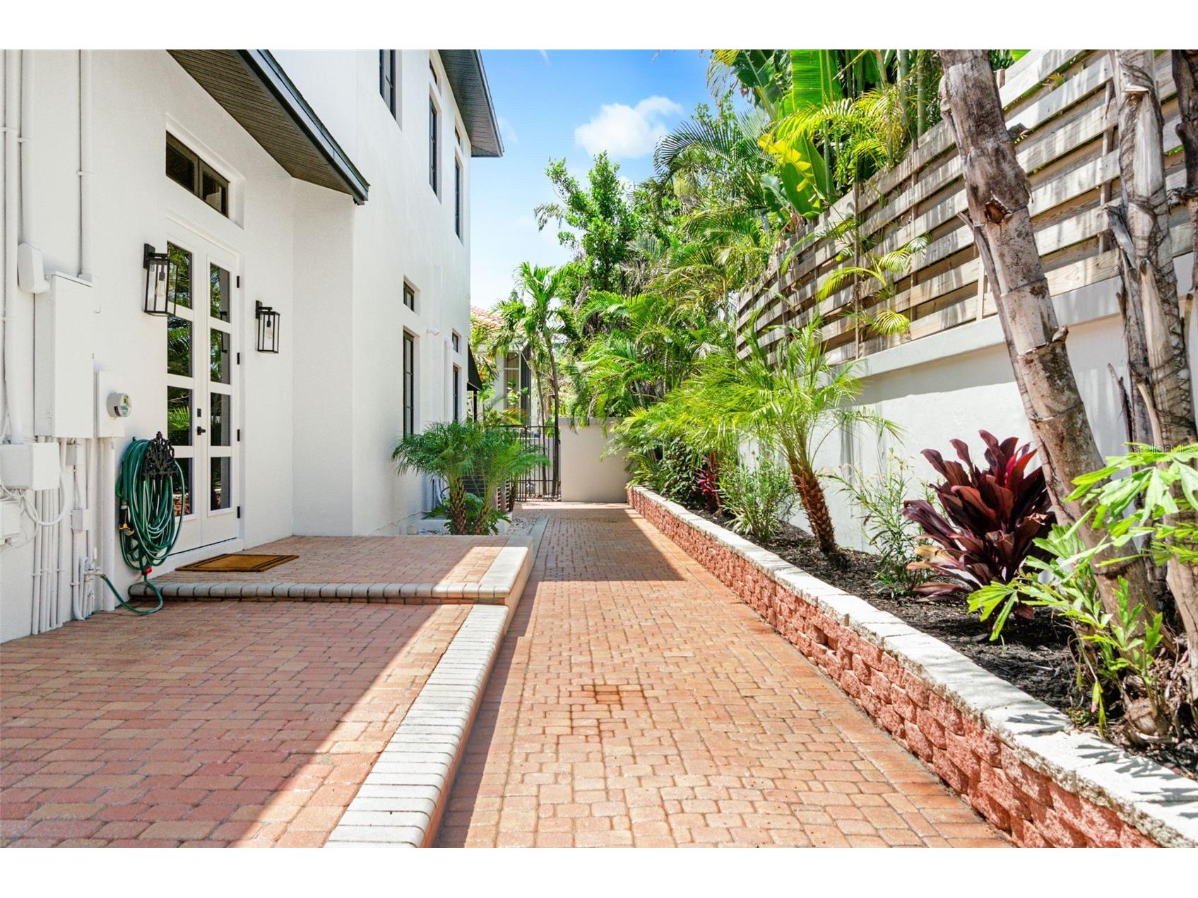 324 Siesta Drive Sarasota FL 34242 A4692790 image47
