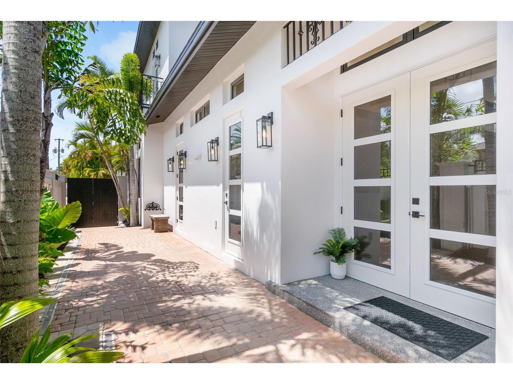 324 Siesta Drive Sarasota FL 34242 A4692790 image5
