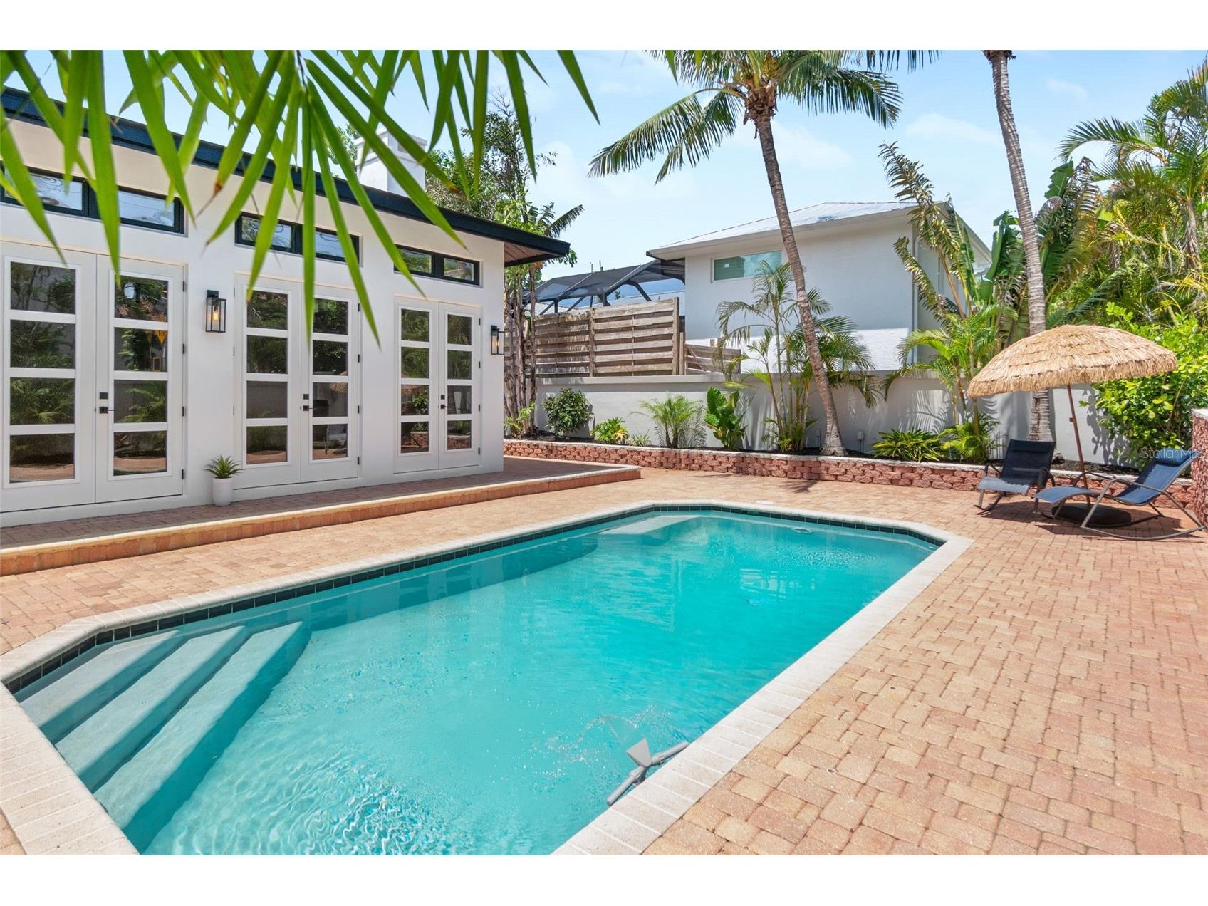 324 Siesta Drive Sarasota FL 34242 A4692790 image6