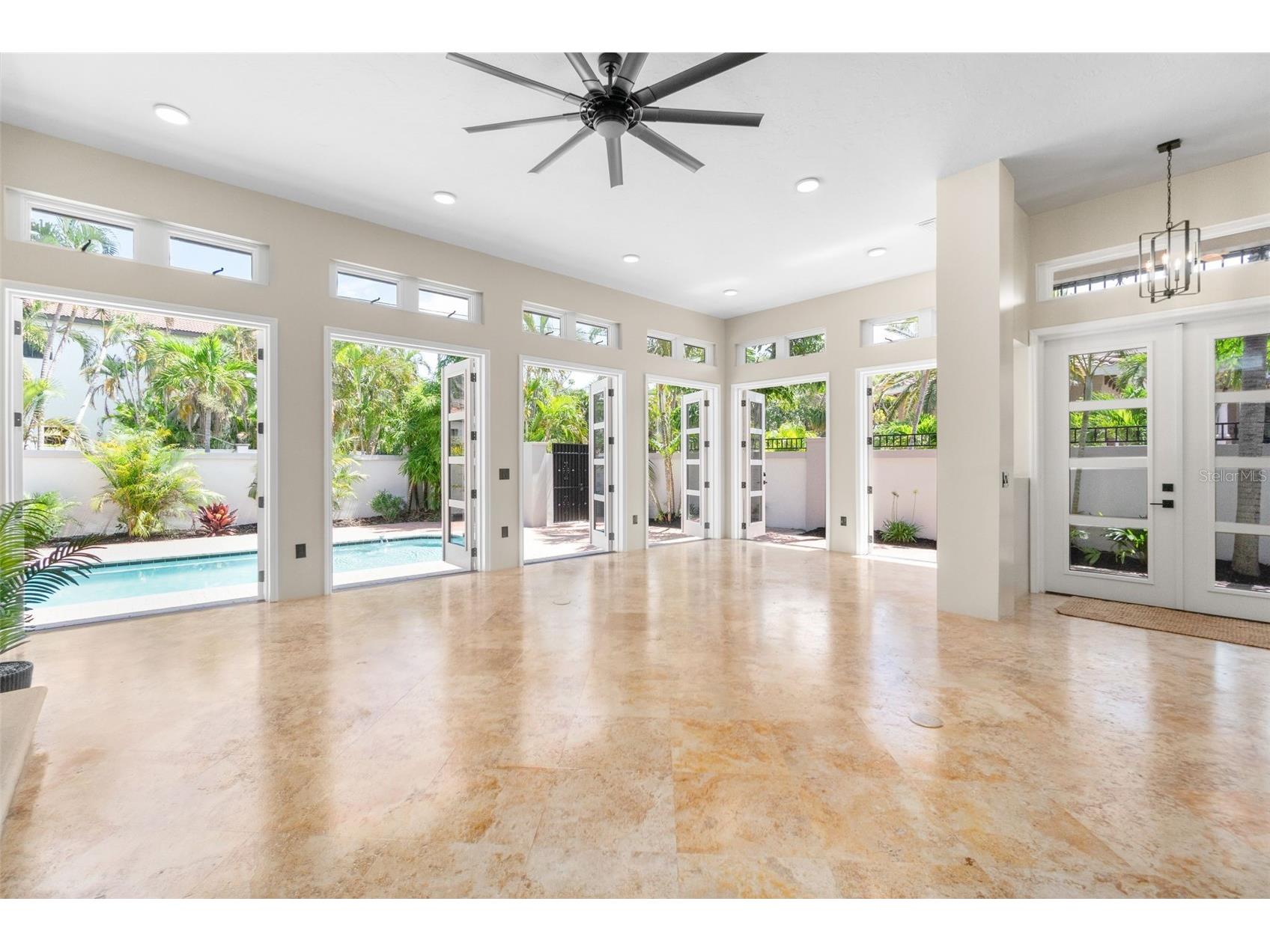324 Siesta Drive Sarasota FL 34242 A4692790 image8