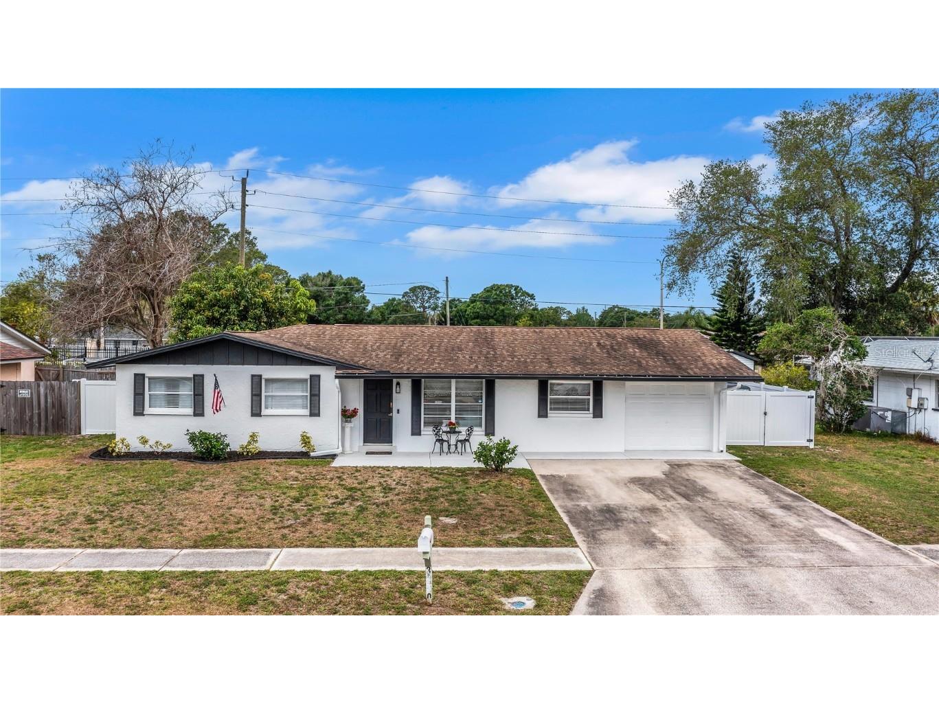 3240 Tyne Lane Sarasota FL 34232 A4568780 image1