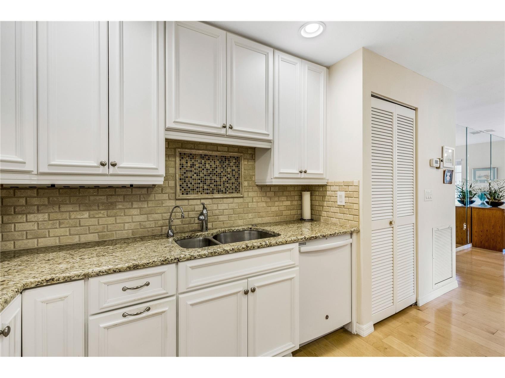 3242 Ringwood Meadow #76 Sarasota FL 34235 A4677541 image11