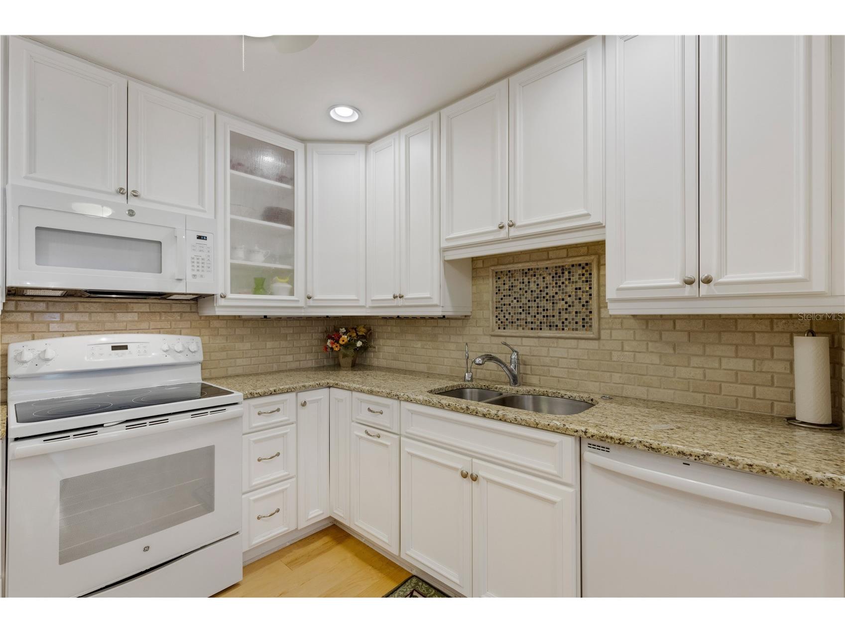 3242 Ringwood Meadow #76 Sarasota FL 34235 A4677541 image9