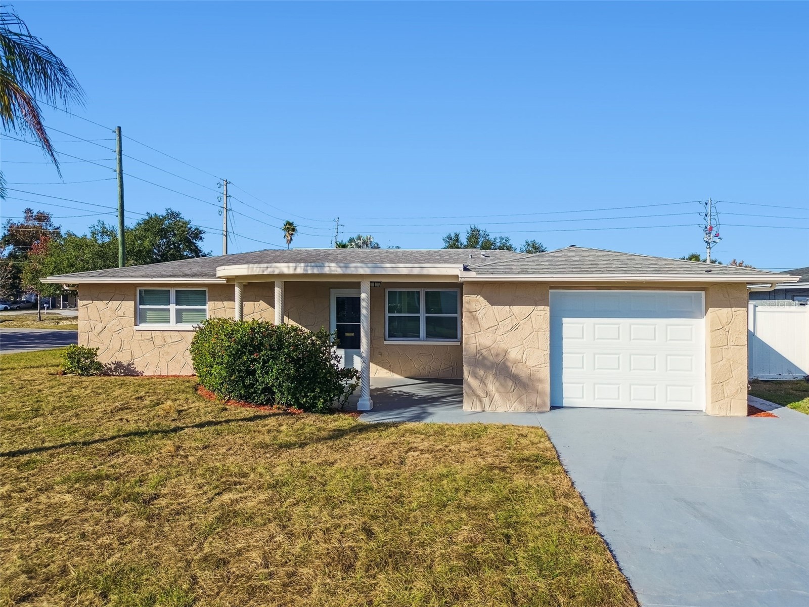 3243 Eisenhower Drive Holiday FL 34691 TB8448140 image1