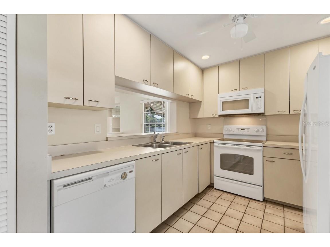 3244 Ringwood Meadow #77 Sarasota FL 34235 A4663917 image13