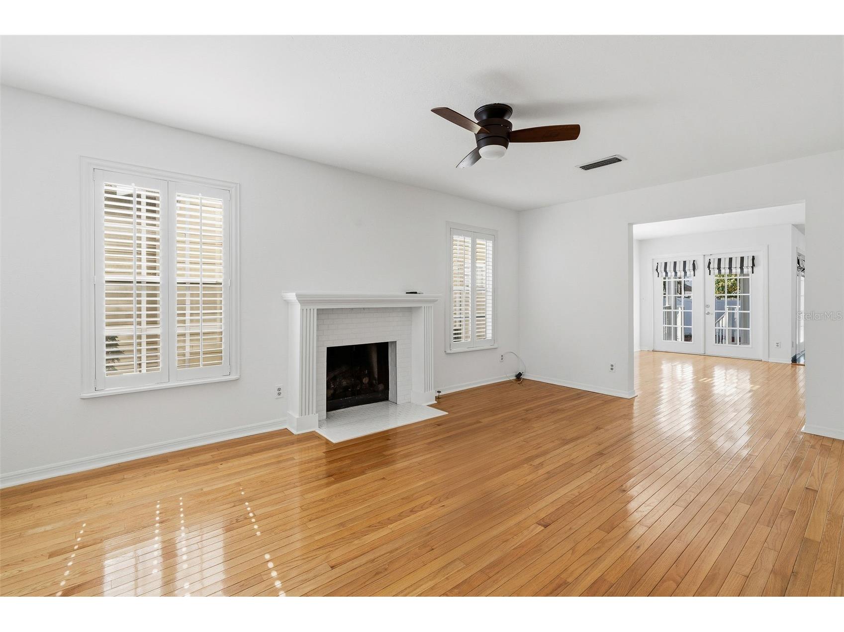 325 17th Avenue NE Saint Petersburg FL 33704 TB8476820 image5