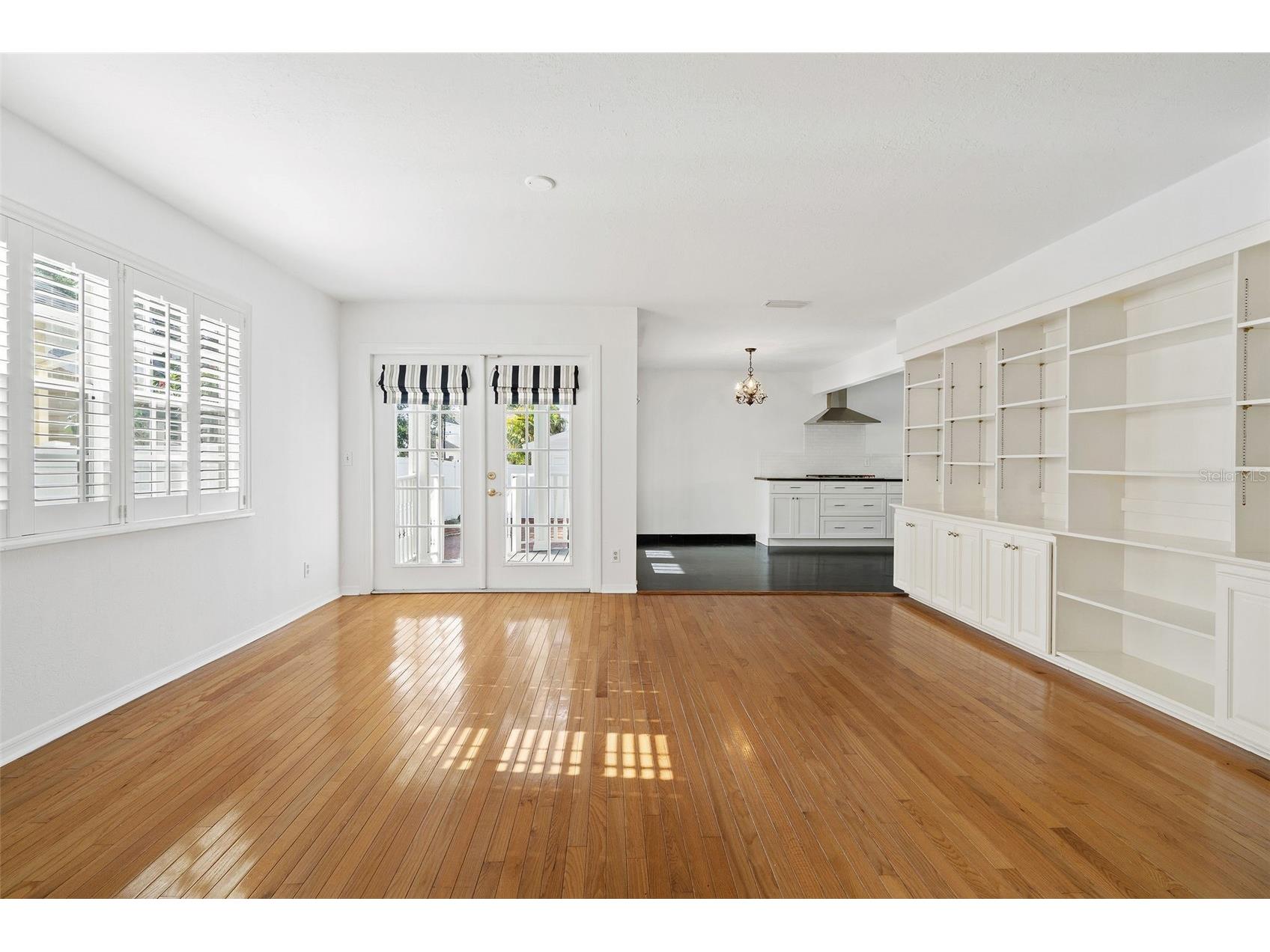 325 17th Avenue NE Saint Petersburg FL 33704 TB8476820 image8