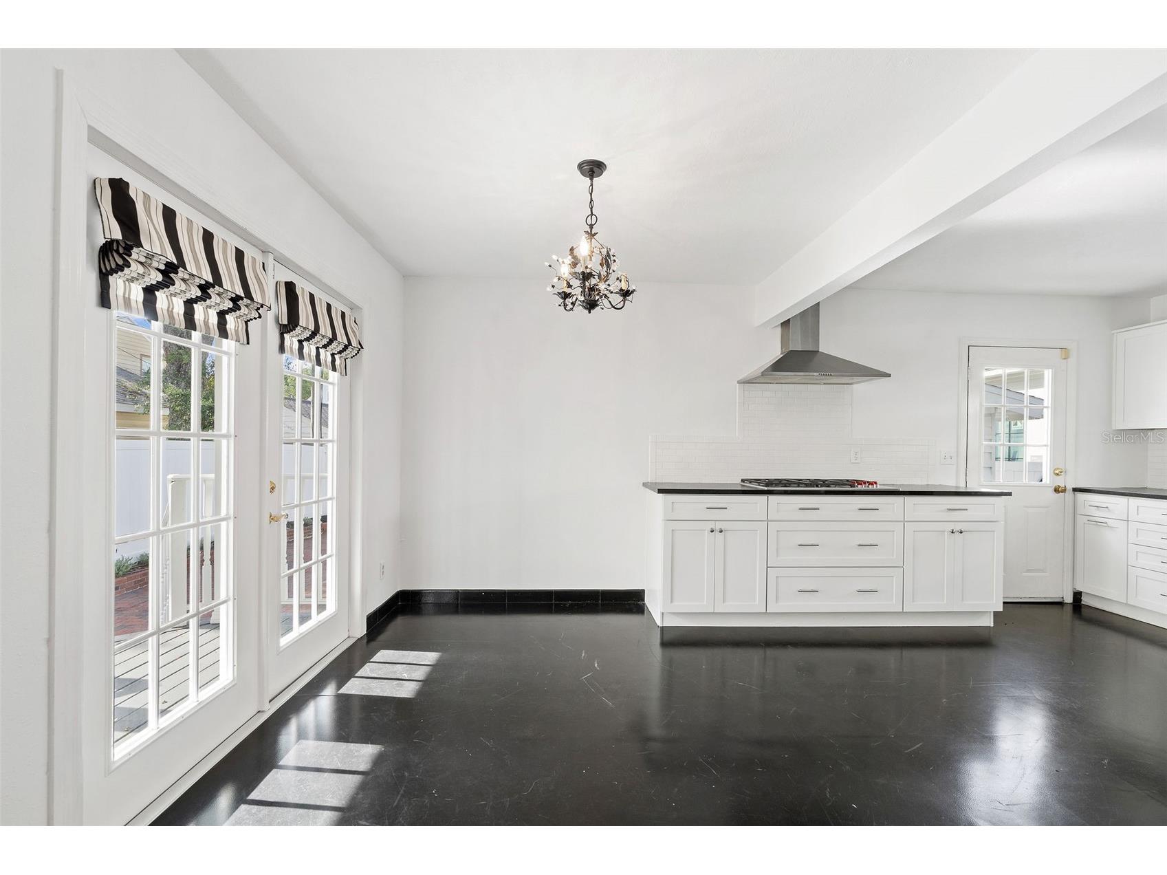 325 17th Avenue NE Saint Petersburg FL 33704 TB8476820 image9