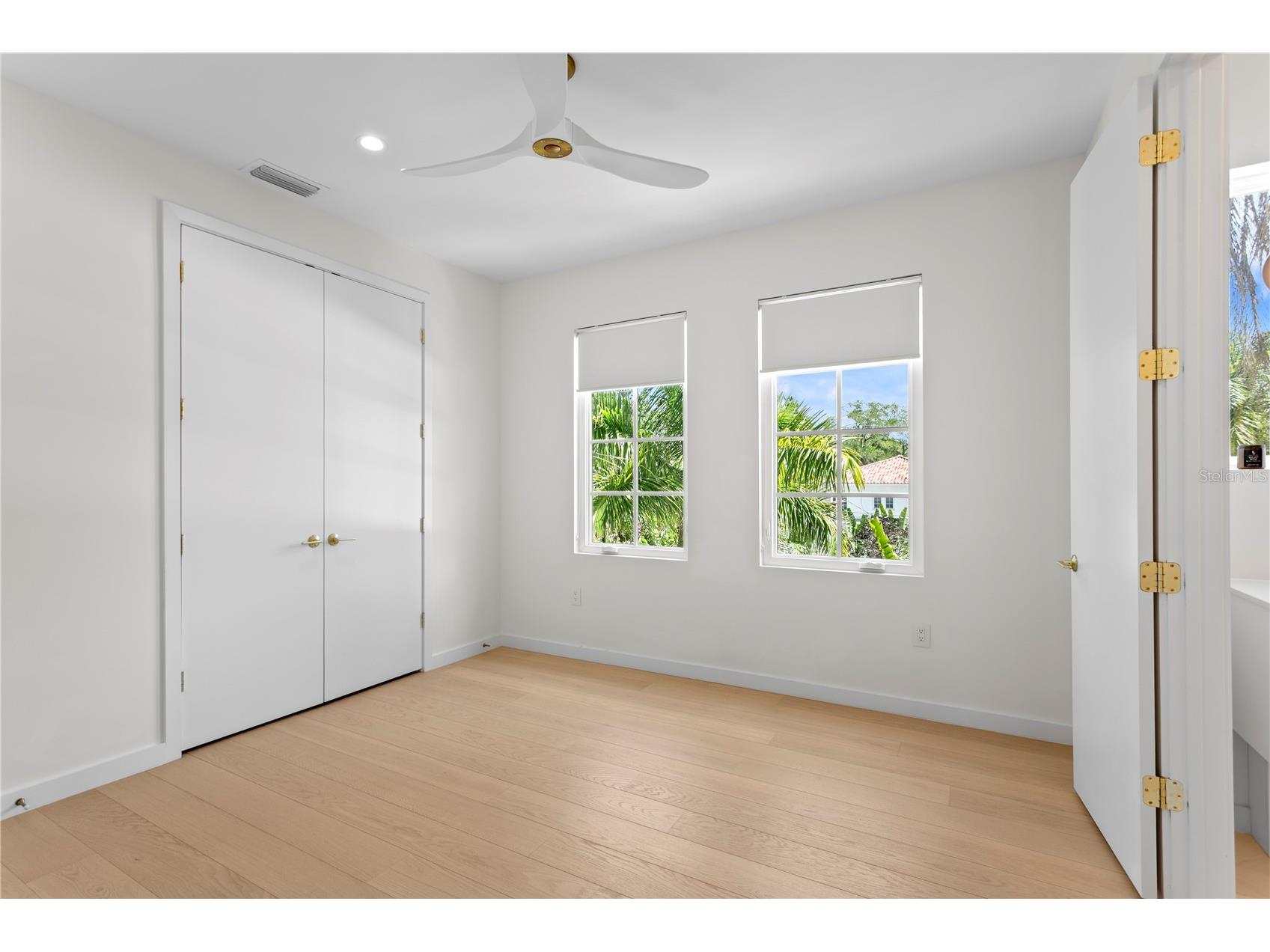 325 22nd Avenue NE Saint Petersburg FL 33704 TB8494085 image41