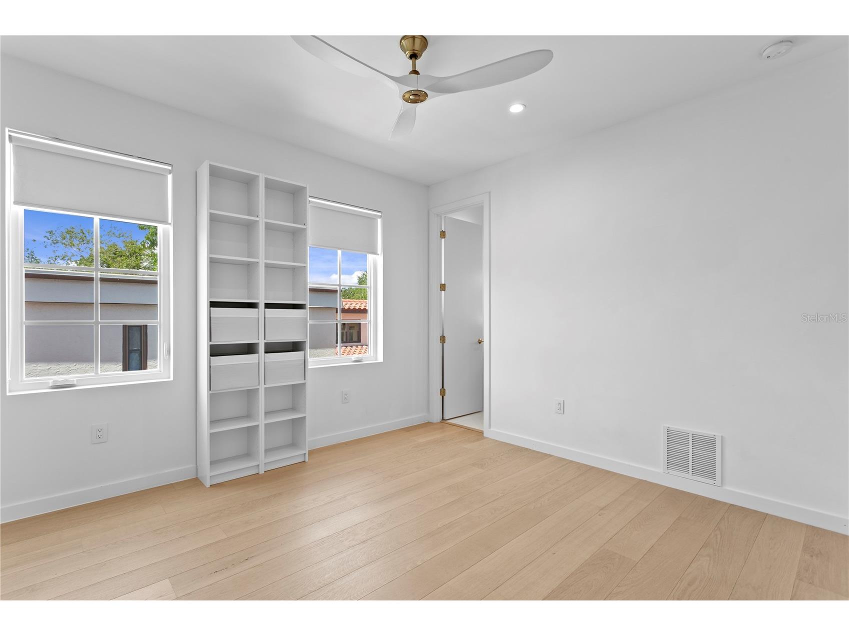 325 22nd Avenue NE Saint Petersburg FL 33704 TB8494085 image44