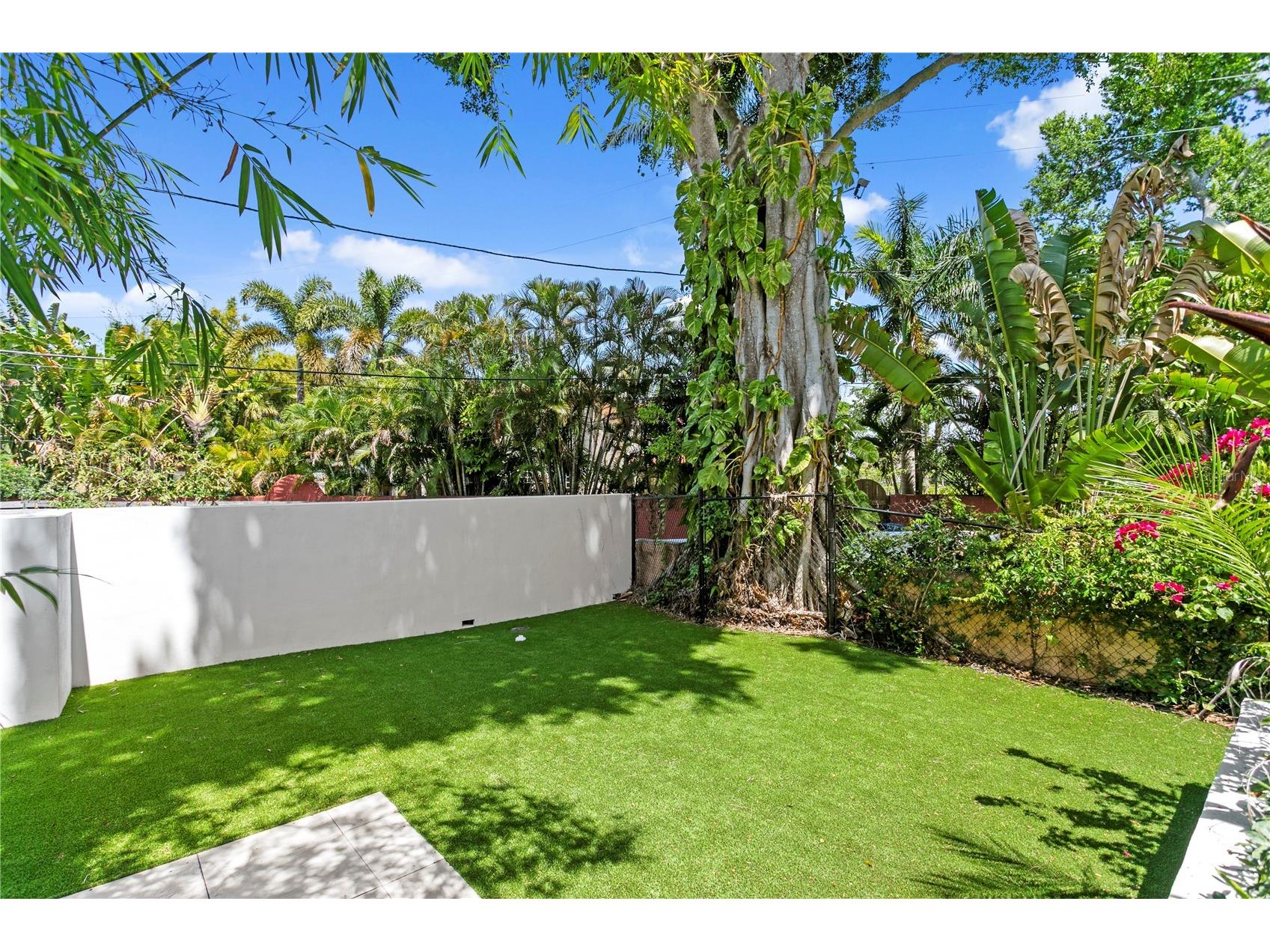 325 22nd Avenue NE Saint Petersburg FL 33704 TB8494085 image57