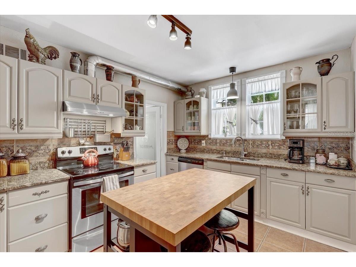 325 49th Street N Saint Petersburg FL 33710 TB8507435 image17