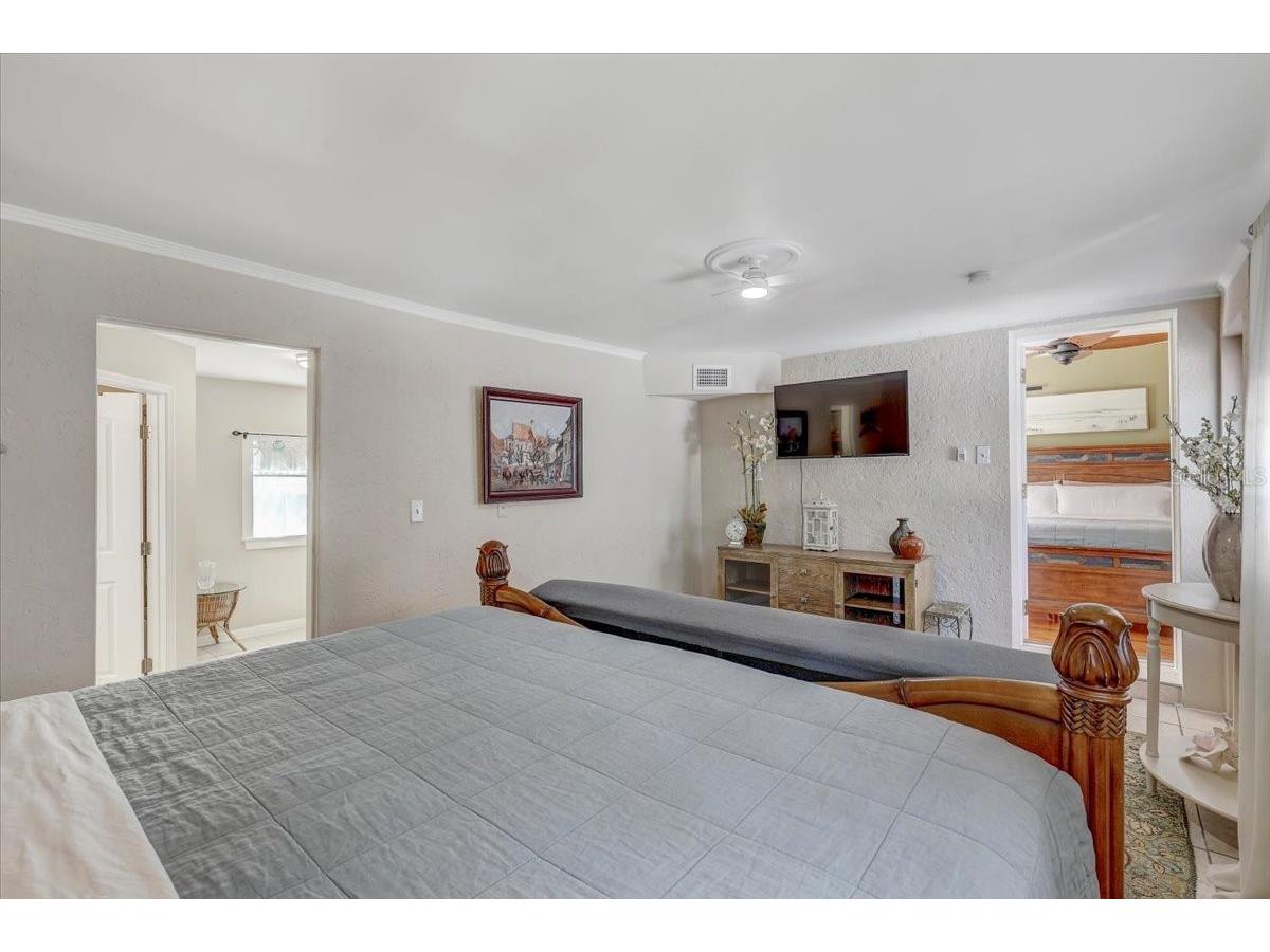 325 49th Street N Saint Petersburg FL 33710 TB8507435 image40