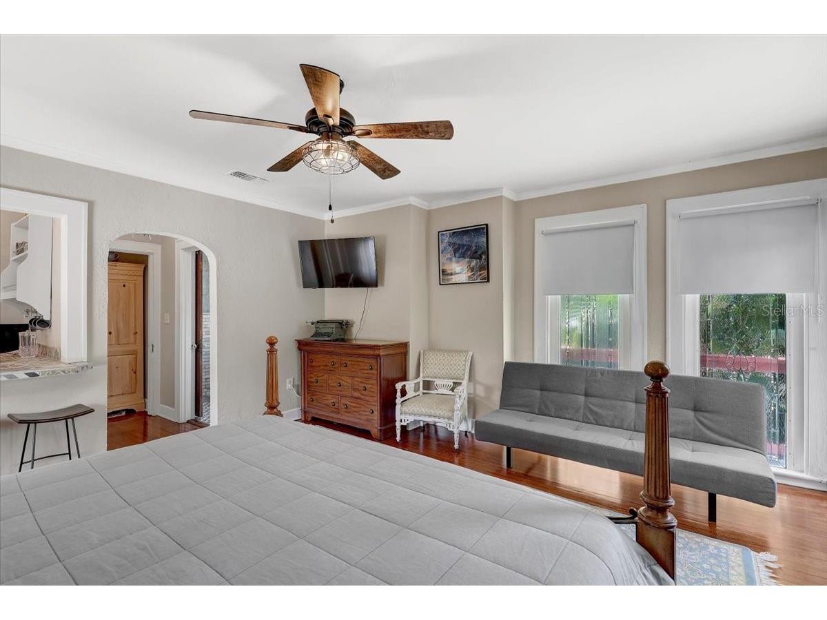325 49th Street N Saint Petersburg FL 33710 TB8507435 image48