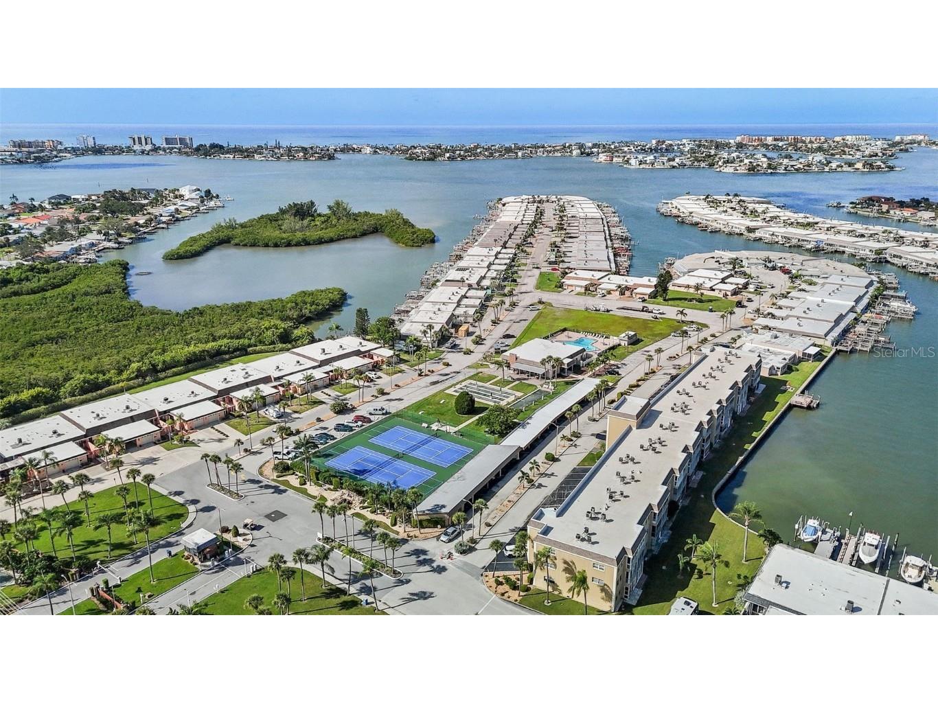 325 Boca Ciega Point Boulevard Saint Petersburg FL 33708 TB8436809 image4