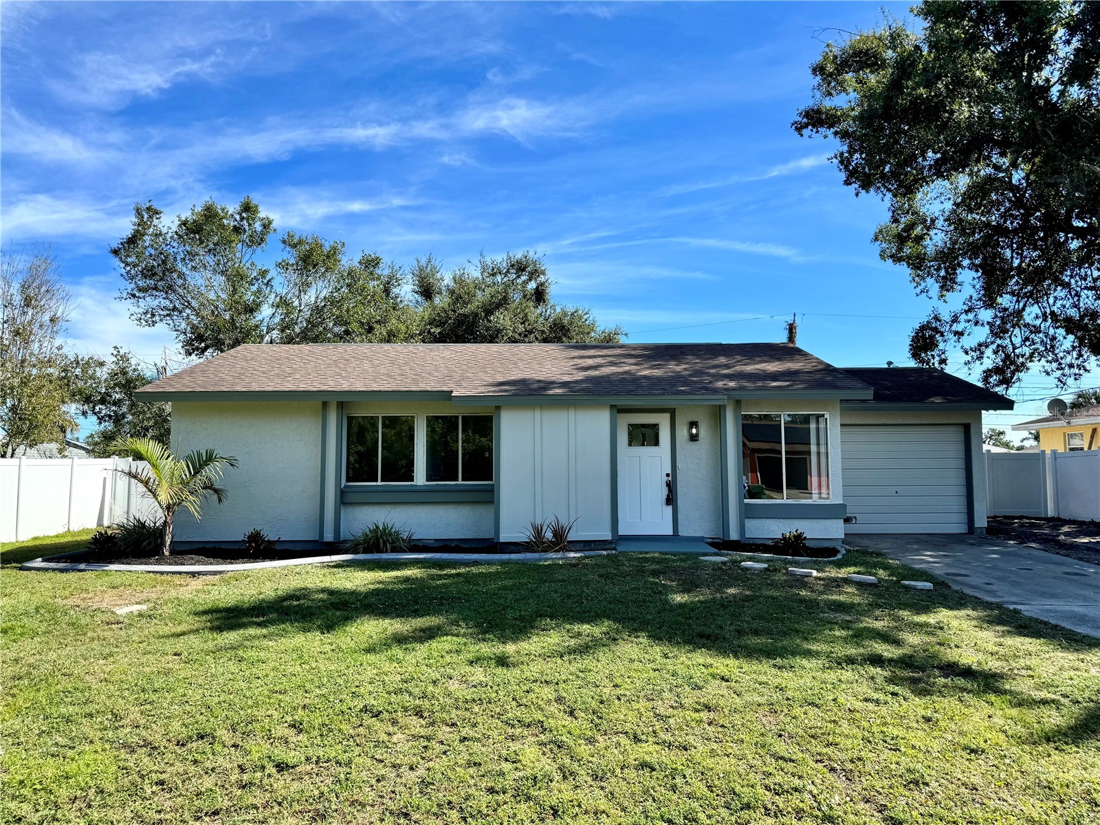 325 Capatola St Port Charlotte FL 33948 D6146389 image1