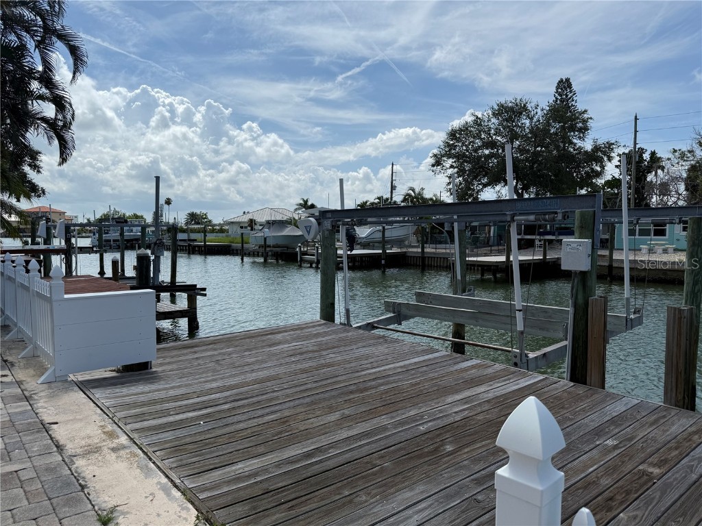 325 E Madeira Avenue Madeira Beach FL 33708 - BOCA CIEGA BAY TB8413677 image1