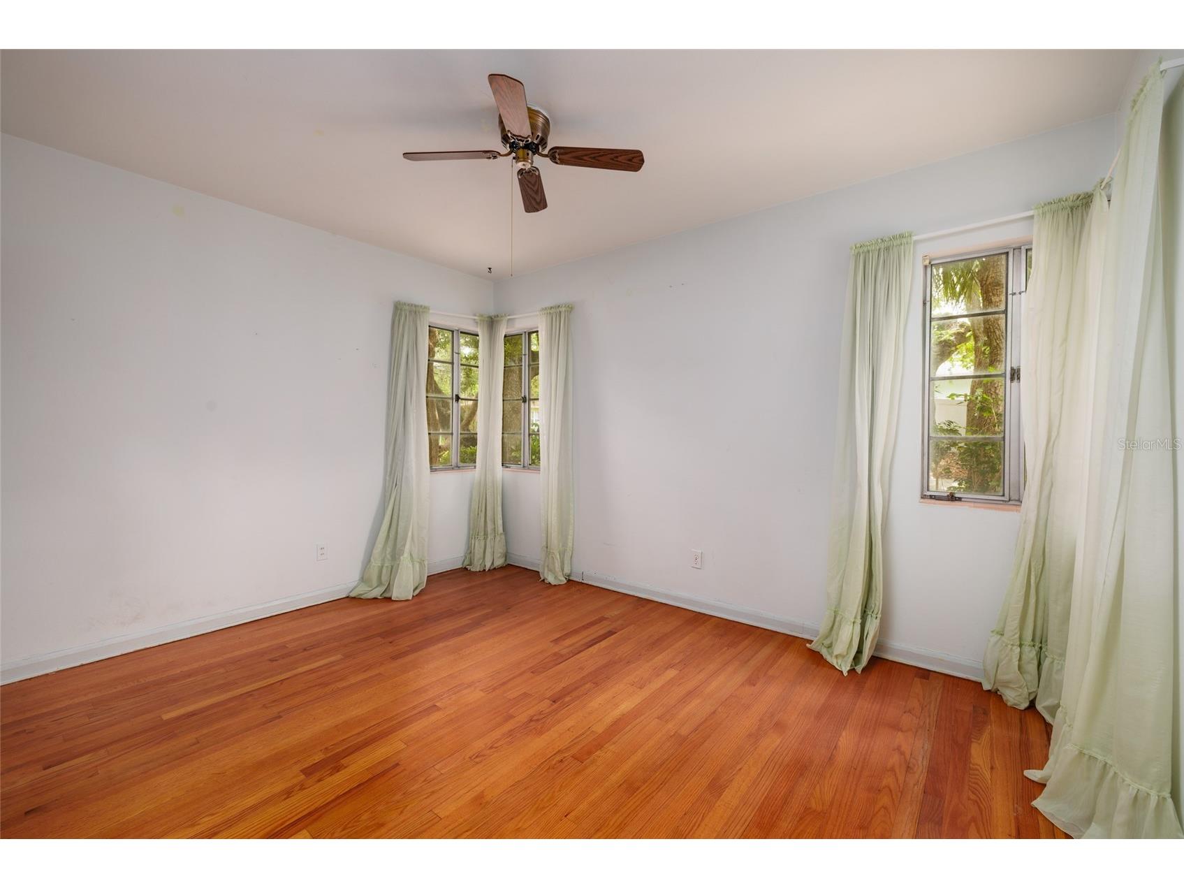 325 Orangeview Avenue Clearwater FL 33755 TB8512287 image26