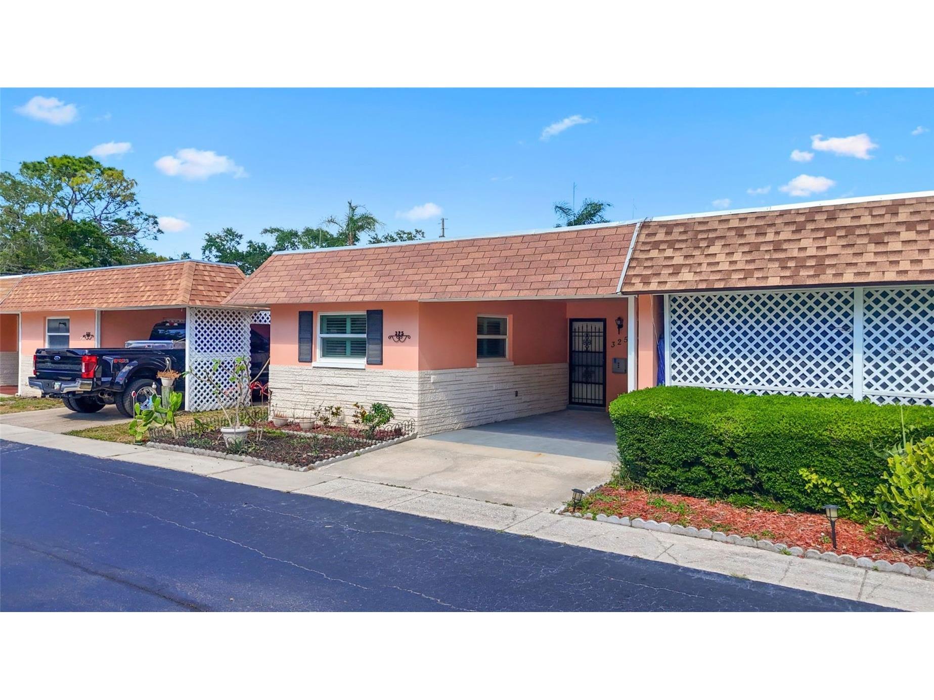 325 Sky Loch Drive W Dunedin FL 34698 TB8503385 image1