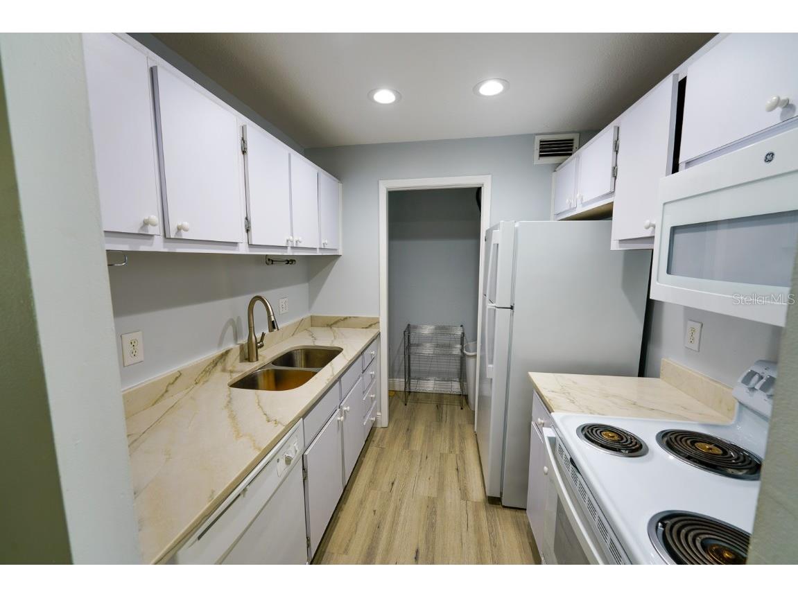 3251 Beneva Road #101 Sarasota FL 34232 A4666840 image9