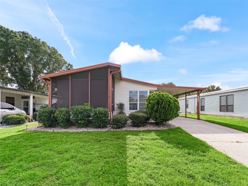 32524 W Golf Court Leesburg FL 34748 G5071656 image1