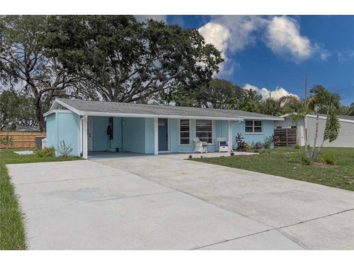 3253 Bougainvillea Street Sarasota FL 34239 A4581040 image1