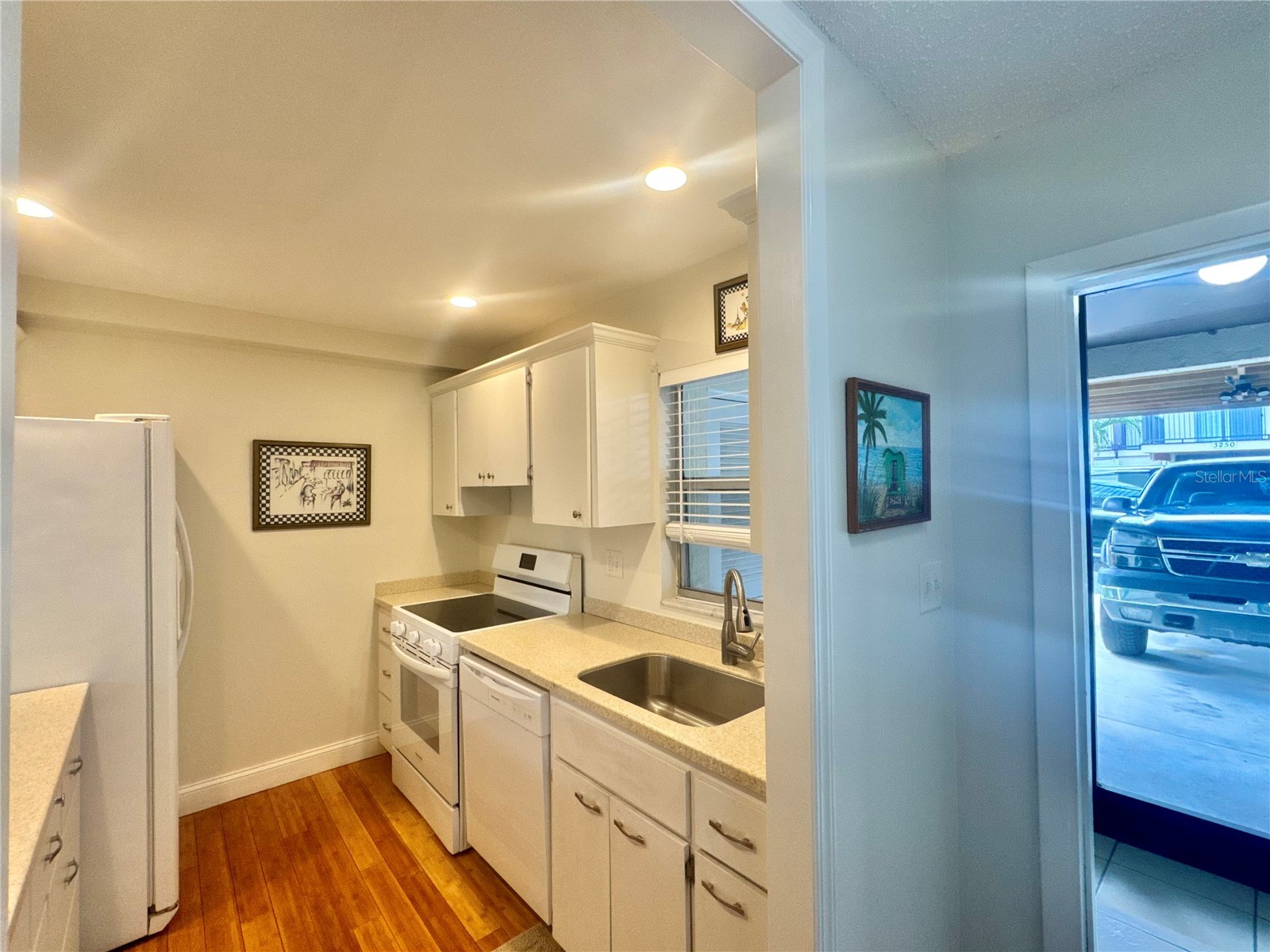 3255 Ramblewood Place Sarasota FL 34237 A4690822 image6