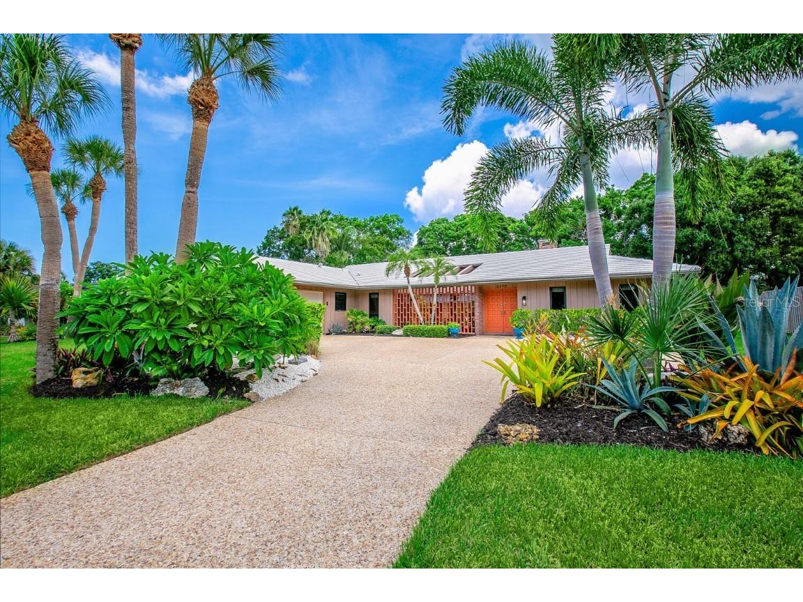 3259 Pine Valley Drive Sarasota FL 34239 A4578504 image1