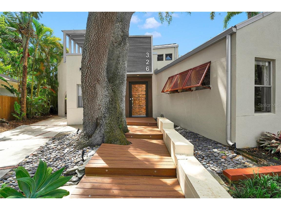 326 16th Avenue NE Saint Petersburg FL 33704 TB8369123 image1