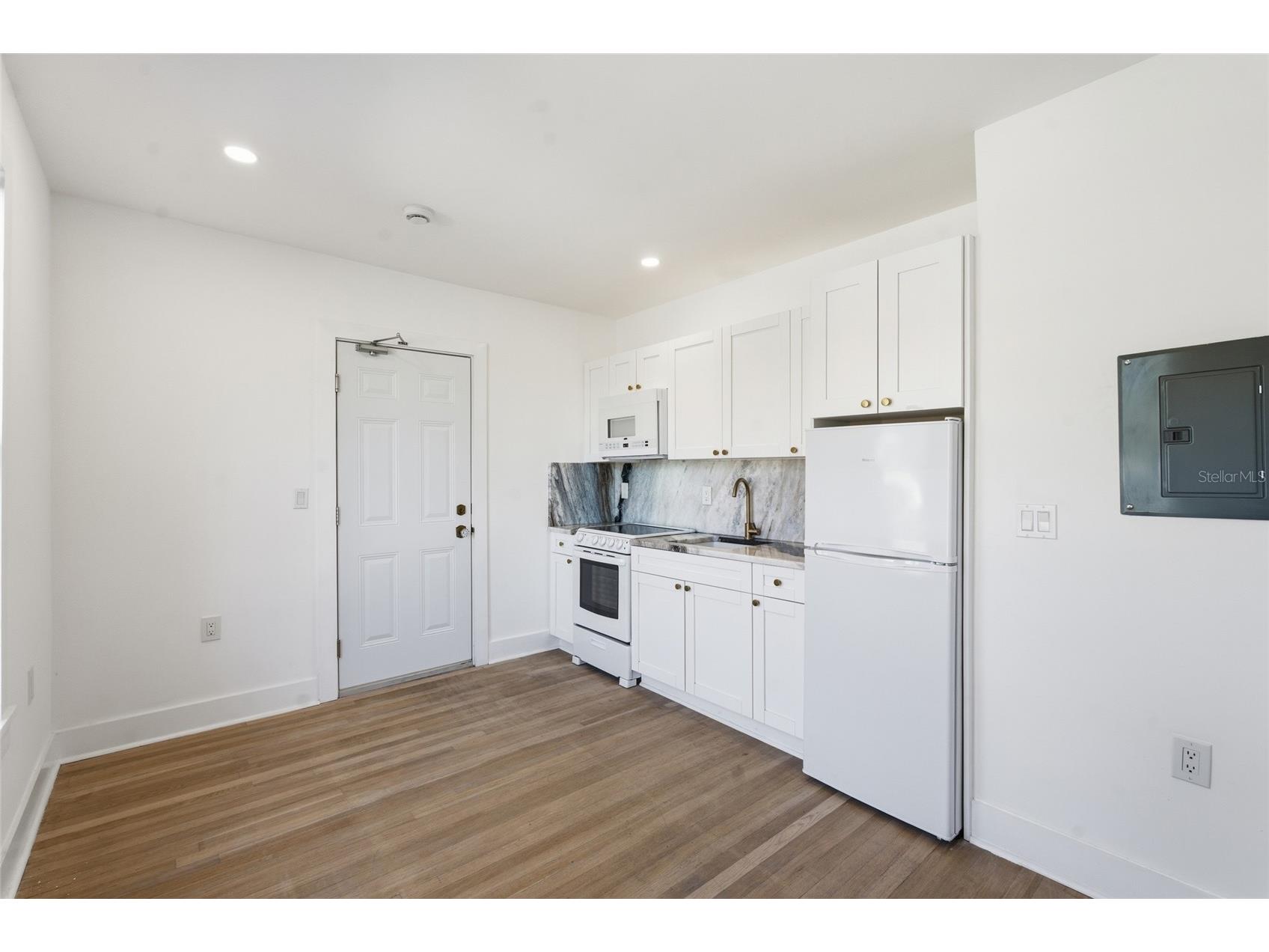 326 6th Avenue N #101 Saint Petersburg FL 33701 TB8476933 image6
