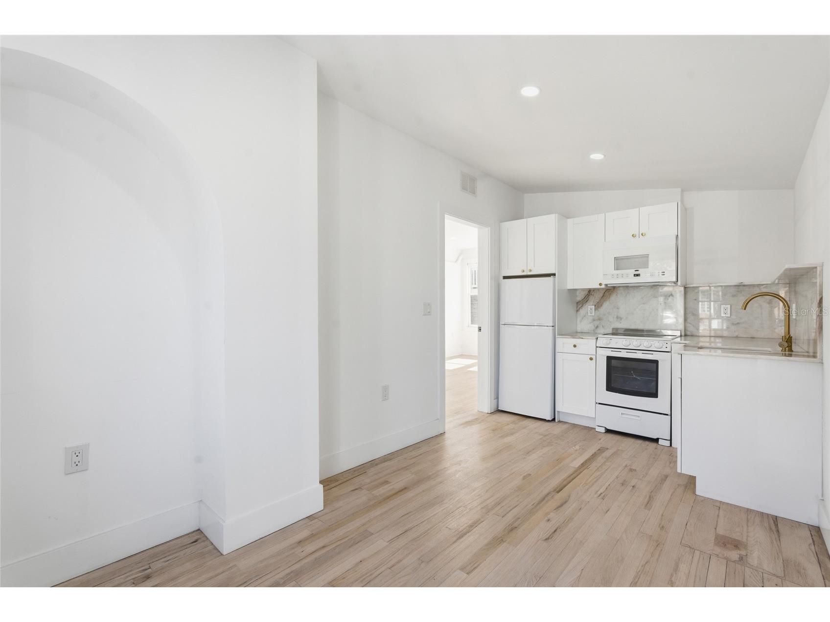 326 6th Avenue N Saint Petersburg FL 33701 TB8478433 image11