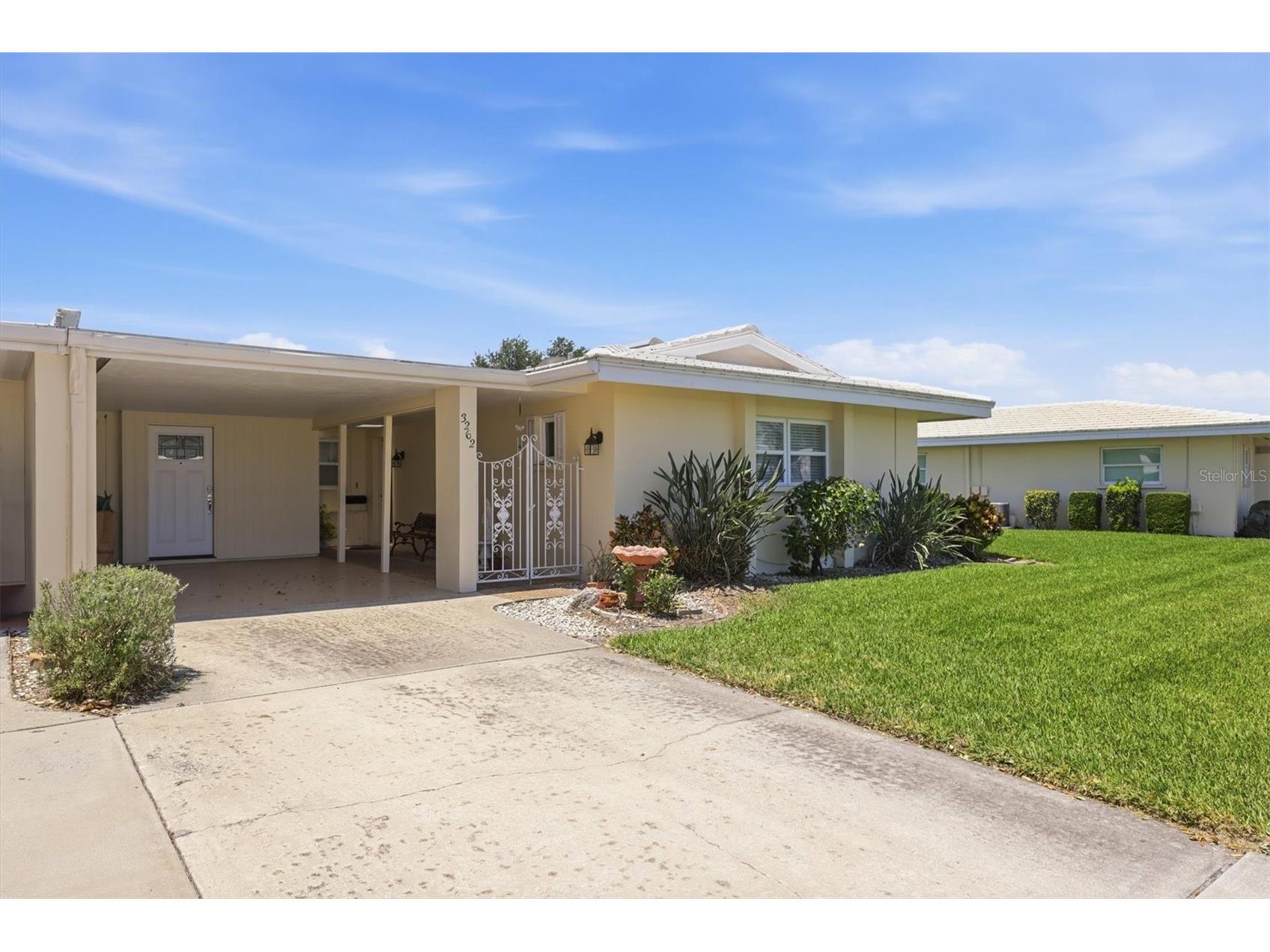 3262 Brockton Lane #608 Sarasota FL 34239 A4696157 image1
