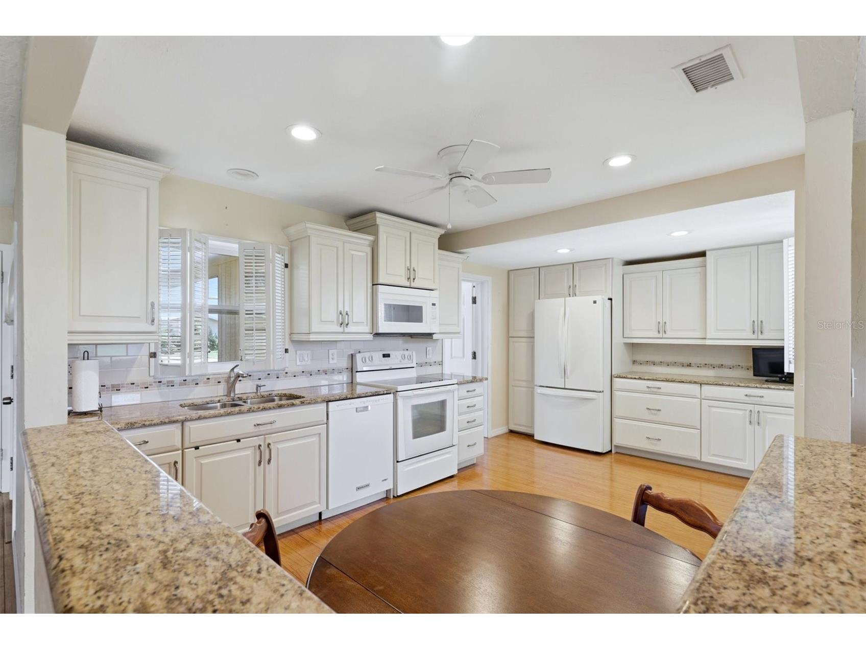 3262 Brockton Lane #608 Sarasota FL 34239 A4696157 image14