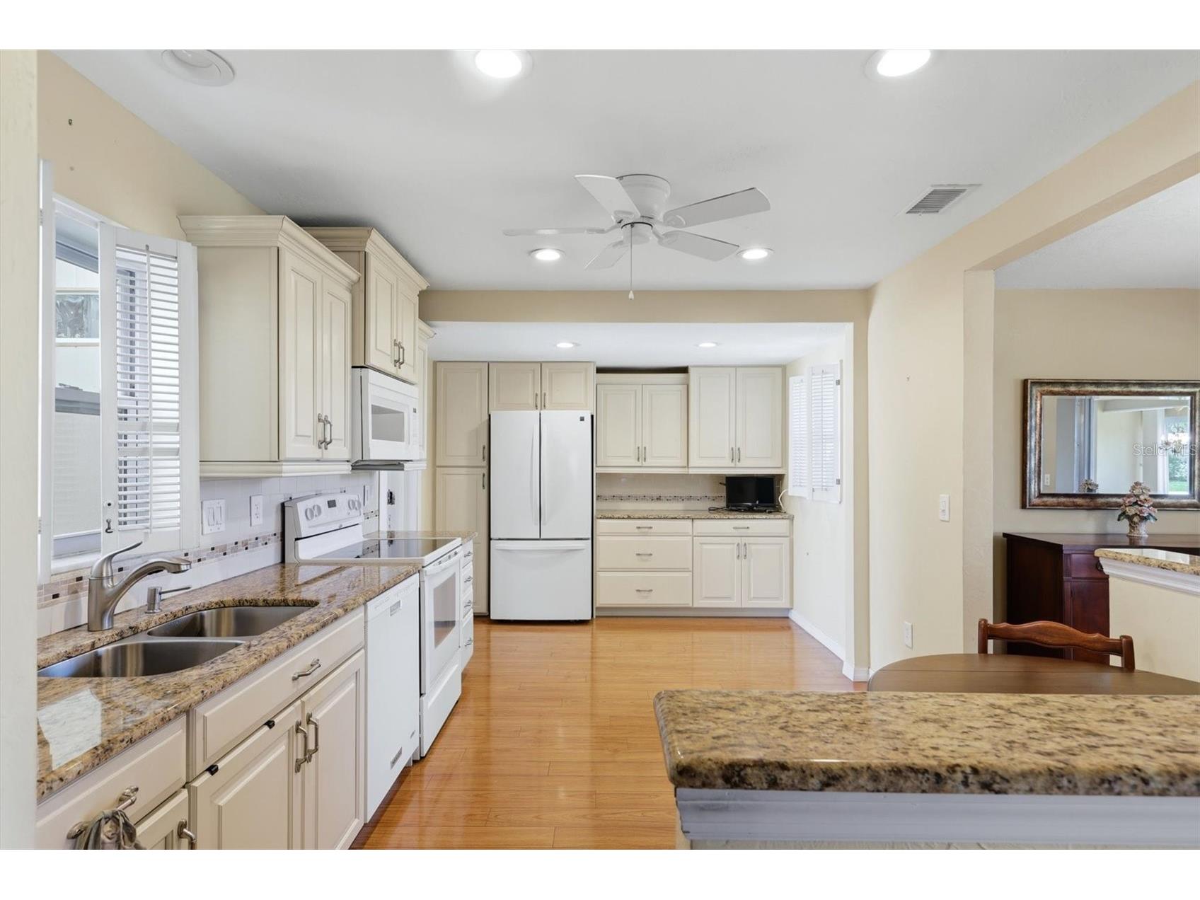 3262 Brockton Lane #608 Sarasota FL 34239 A4696157 image18